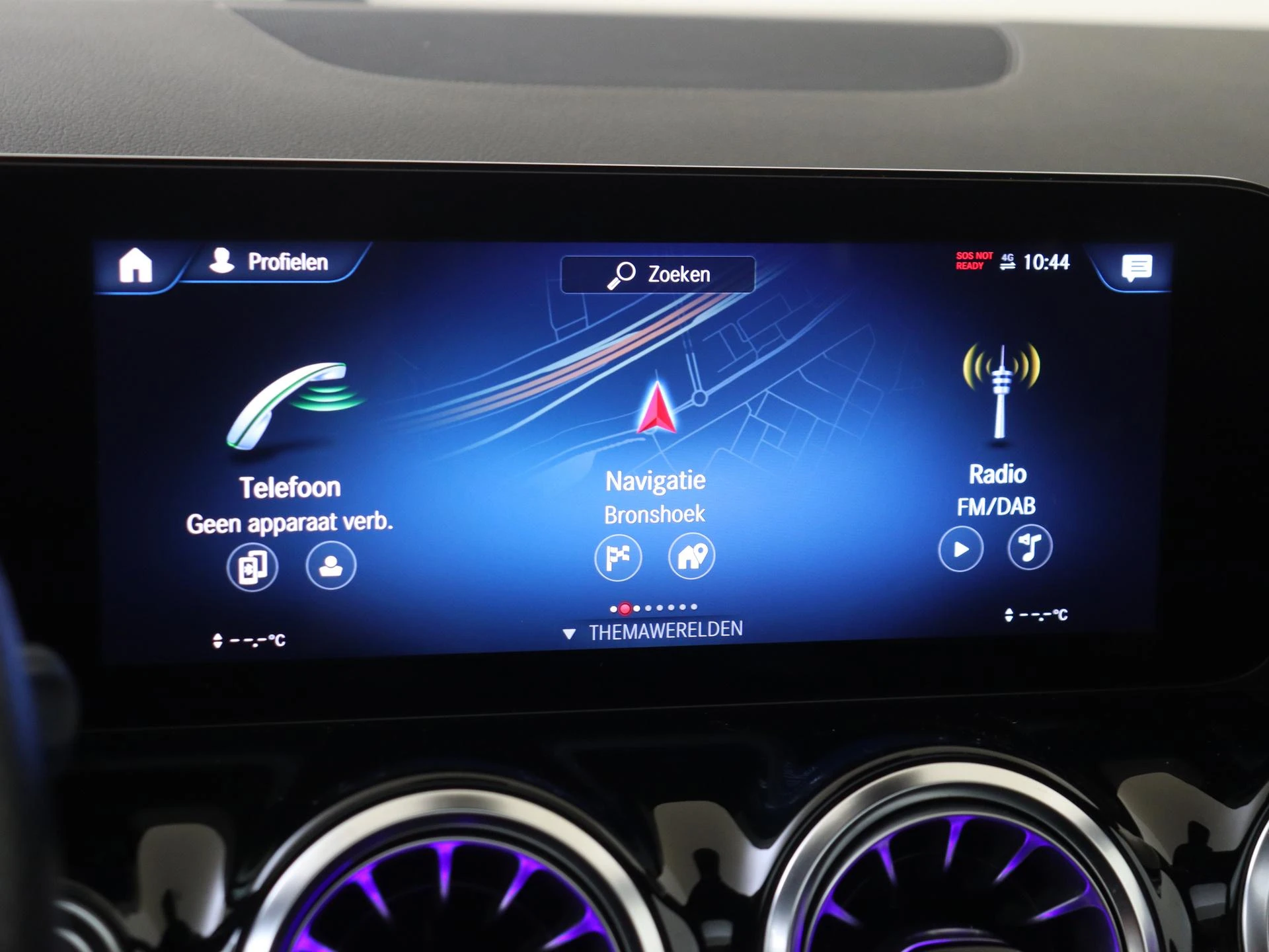 Mercedes-Benz-GLA-image-15