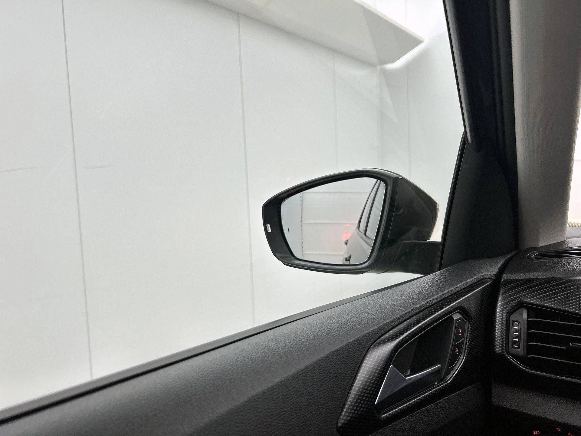 Volkswagen-T-Cross-image-19