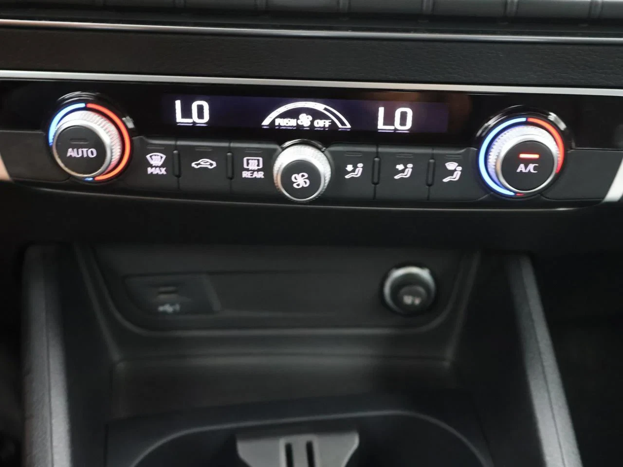 Audi Q2 Audi Q2 Business Edition Attraction 35TFSI 150PK *AUTOMAAT*VIRTUAL COCKPIT*ACC*PDC ACHTER*NAVI*AIRCO*KEYLESS GO*...*