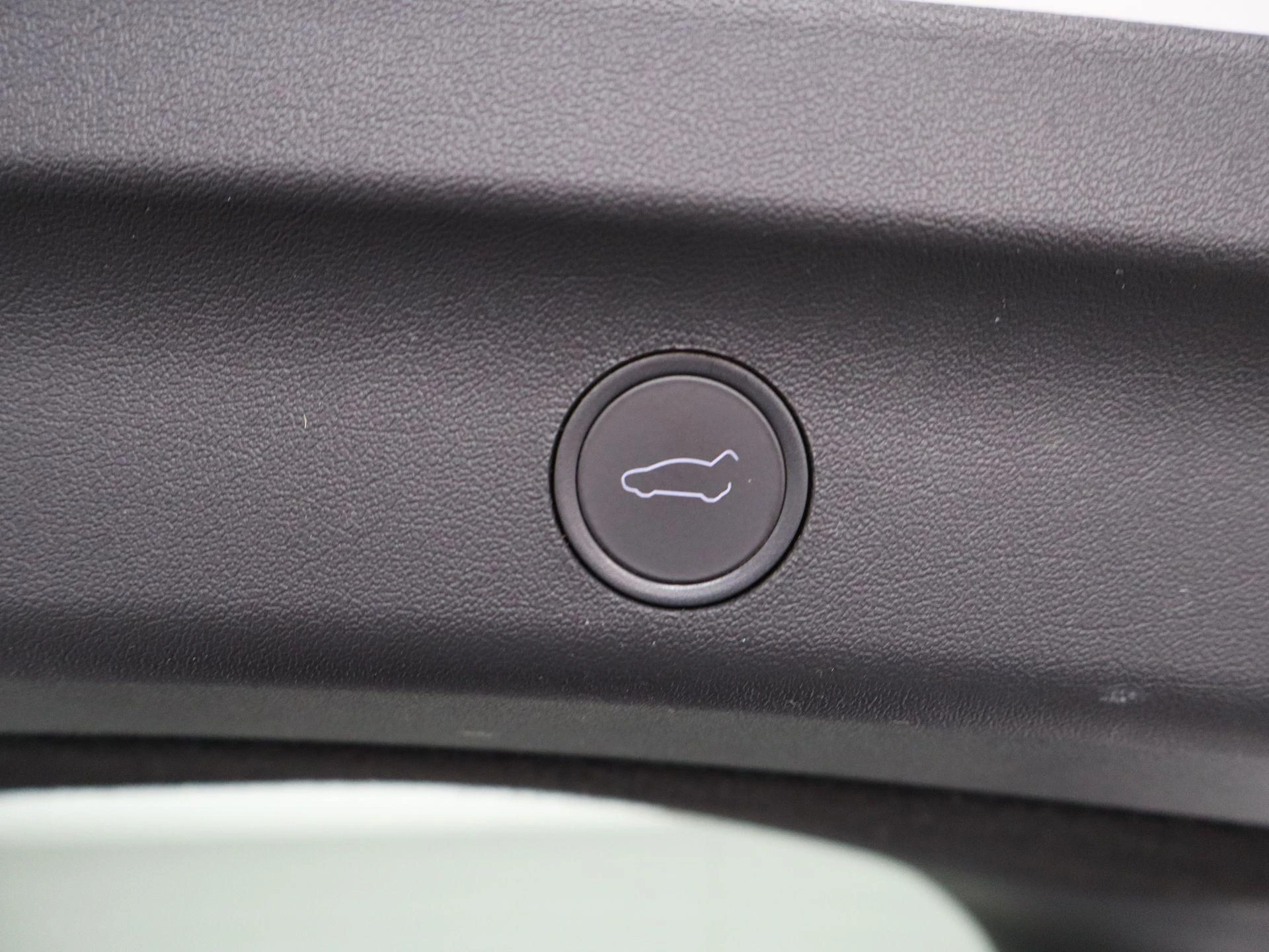 Tesla-Model Y-image-22