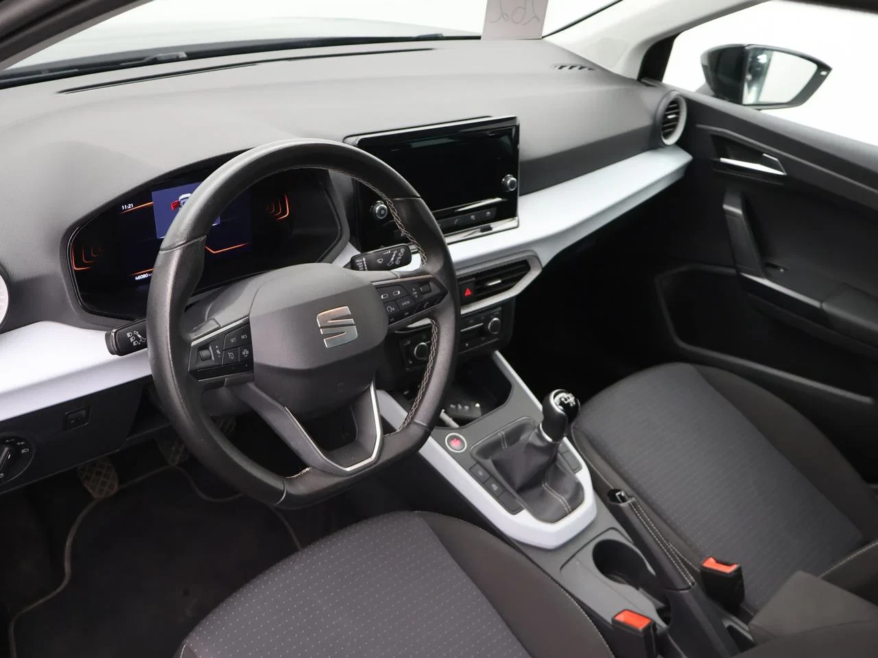 SEAT-Arona-image-5