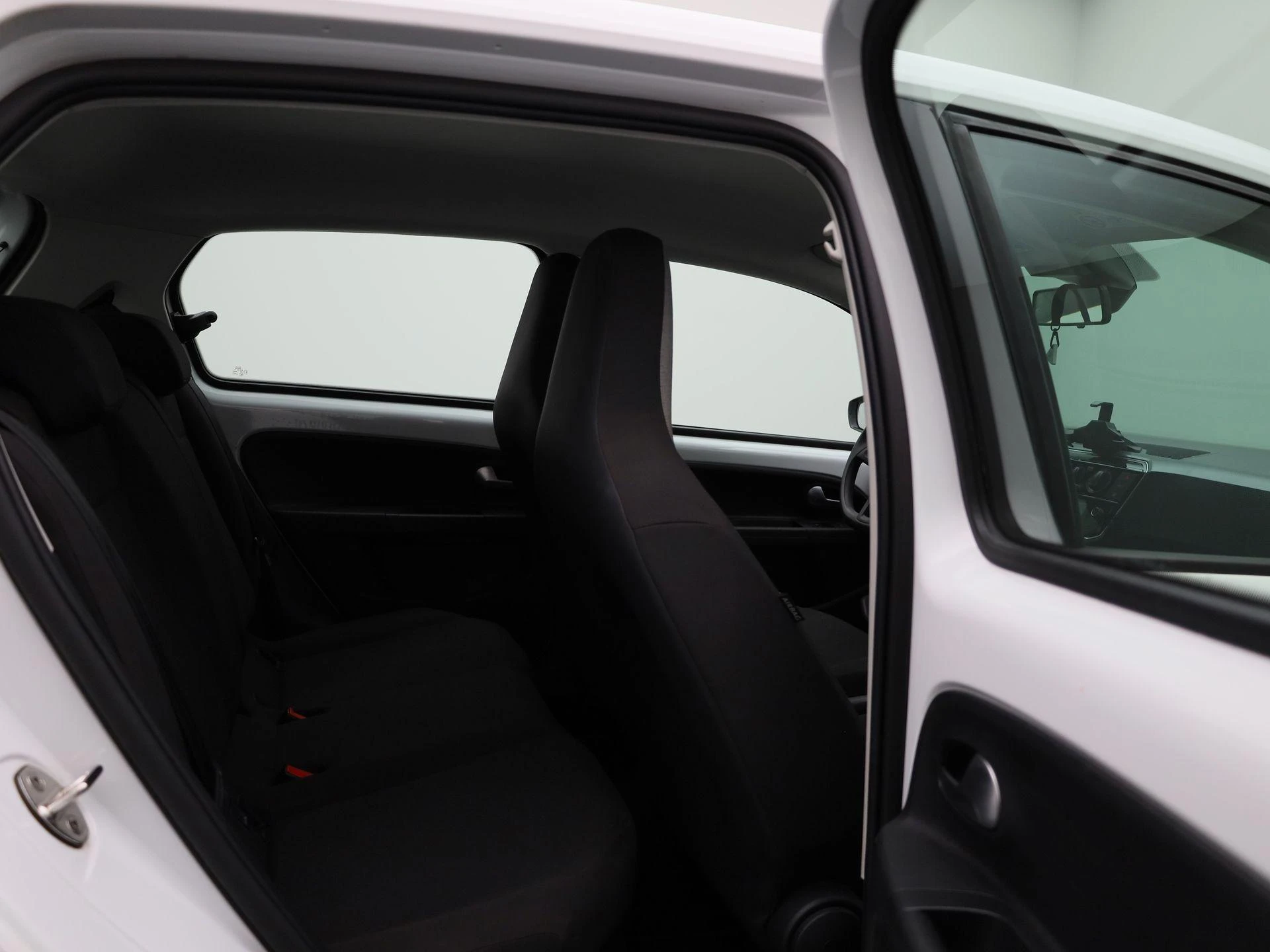 Volkswagen-up!-image-26