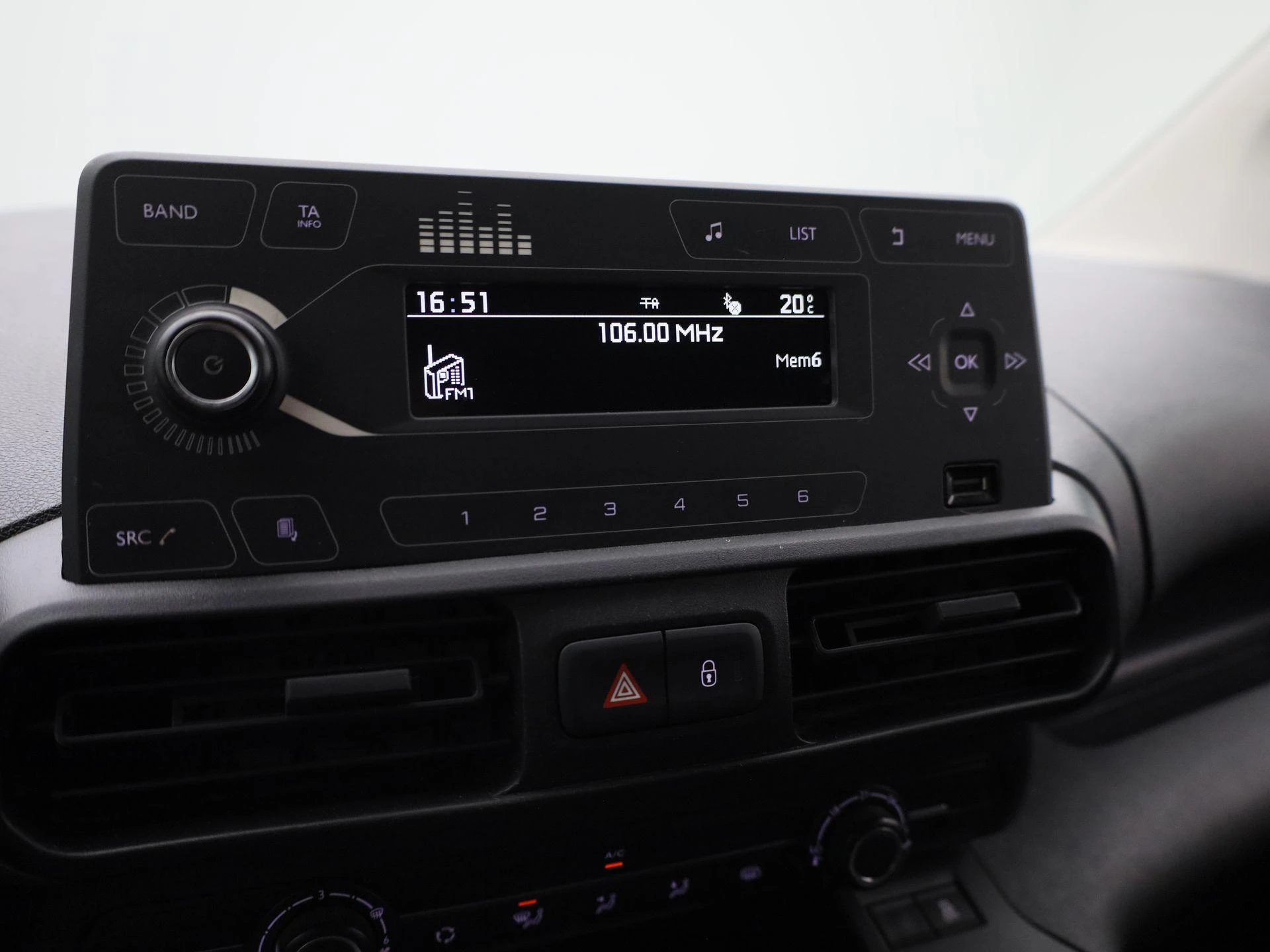 Opel-Combo-image-16