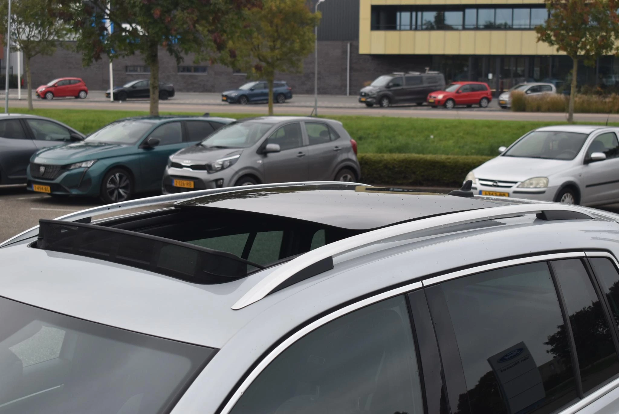 Volkswagen-Tiguan-image-14