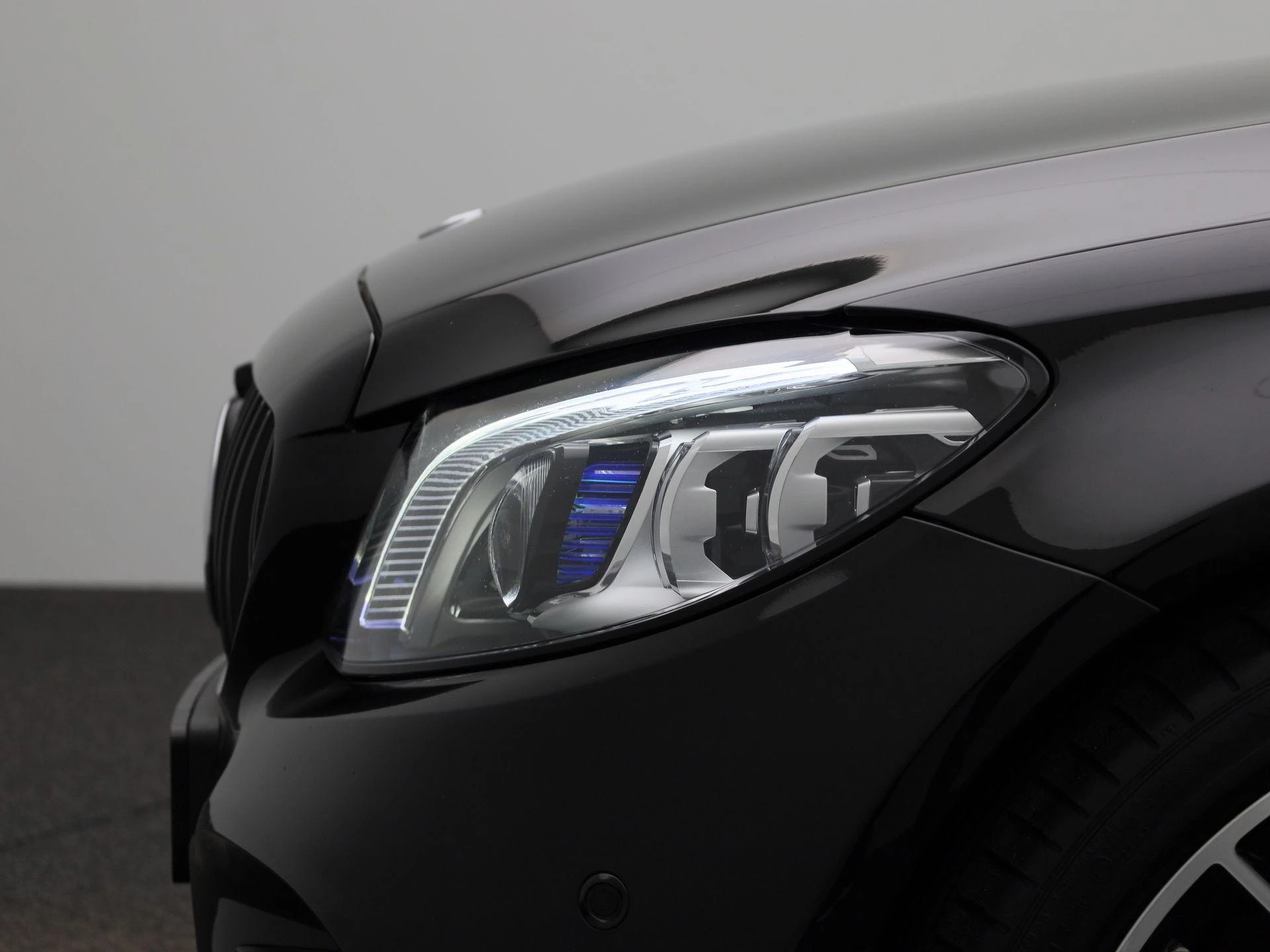 Mercedes-Benz-C-Klasse-image-15