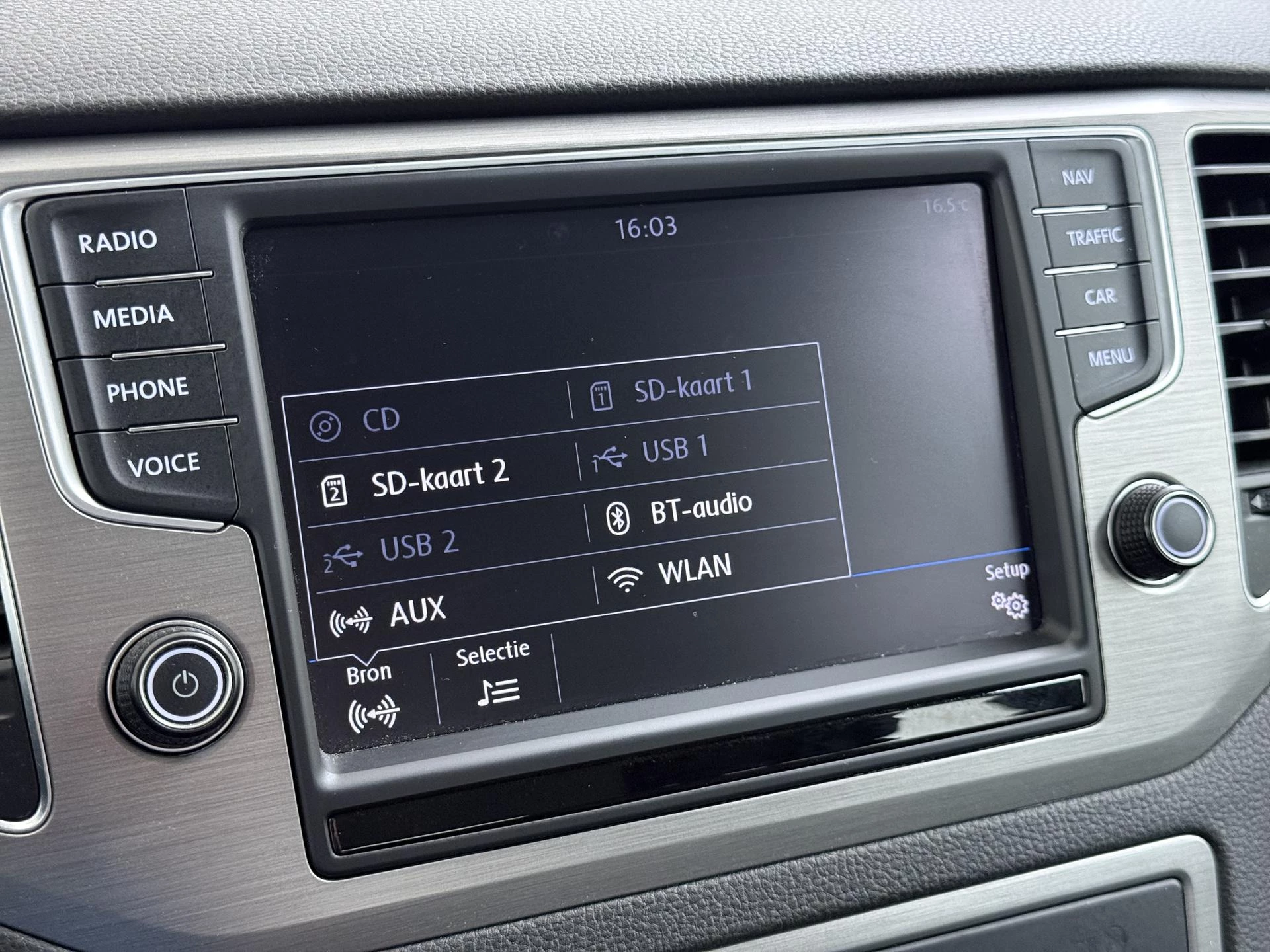Volkswagen-Golf Sportsvan-image-20
