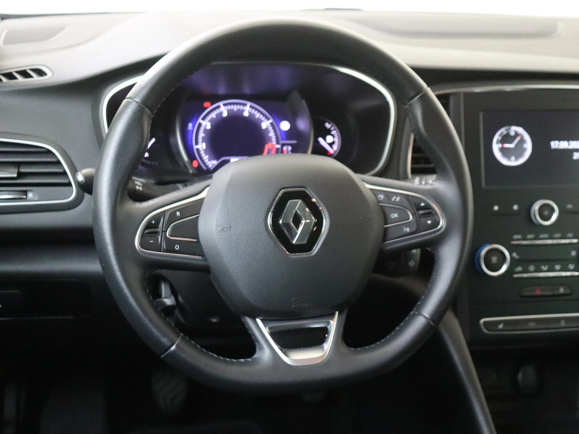 Renault-Mégane Estate-image-9