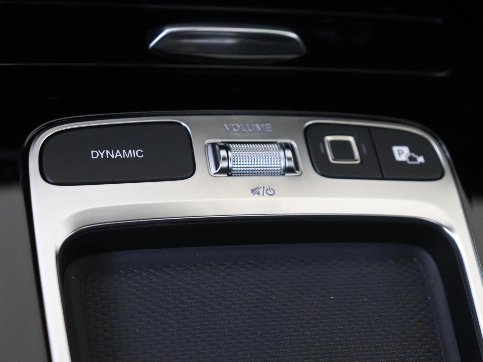 Mercedes-Benz-CLA-image-20