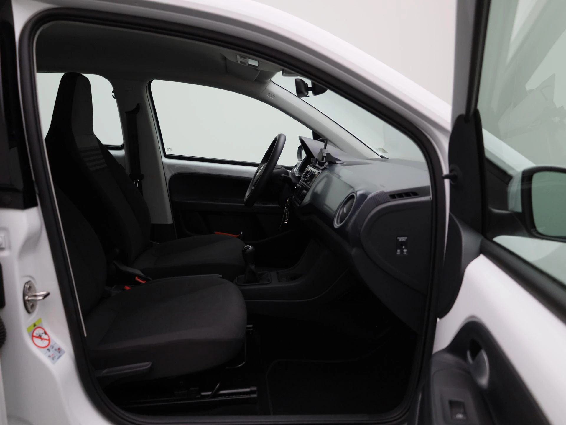 Volkswagen-up!-image-24