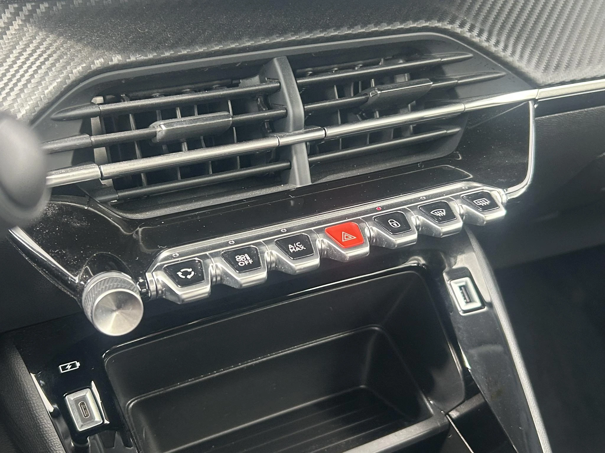 Peugeot-e-208-image-17