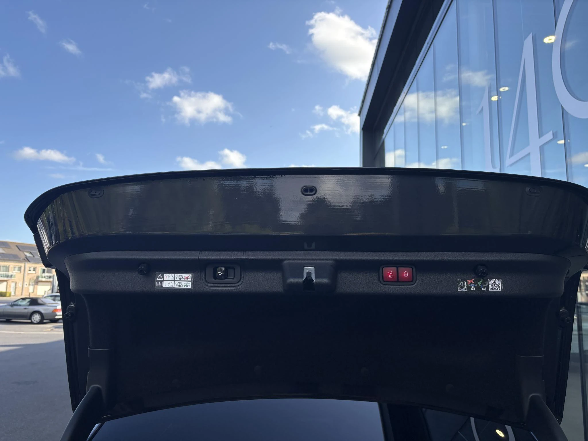 Mercedes-Benz-EQE-image-16