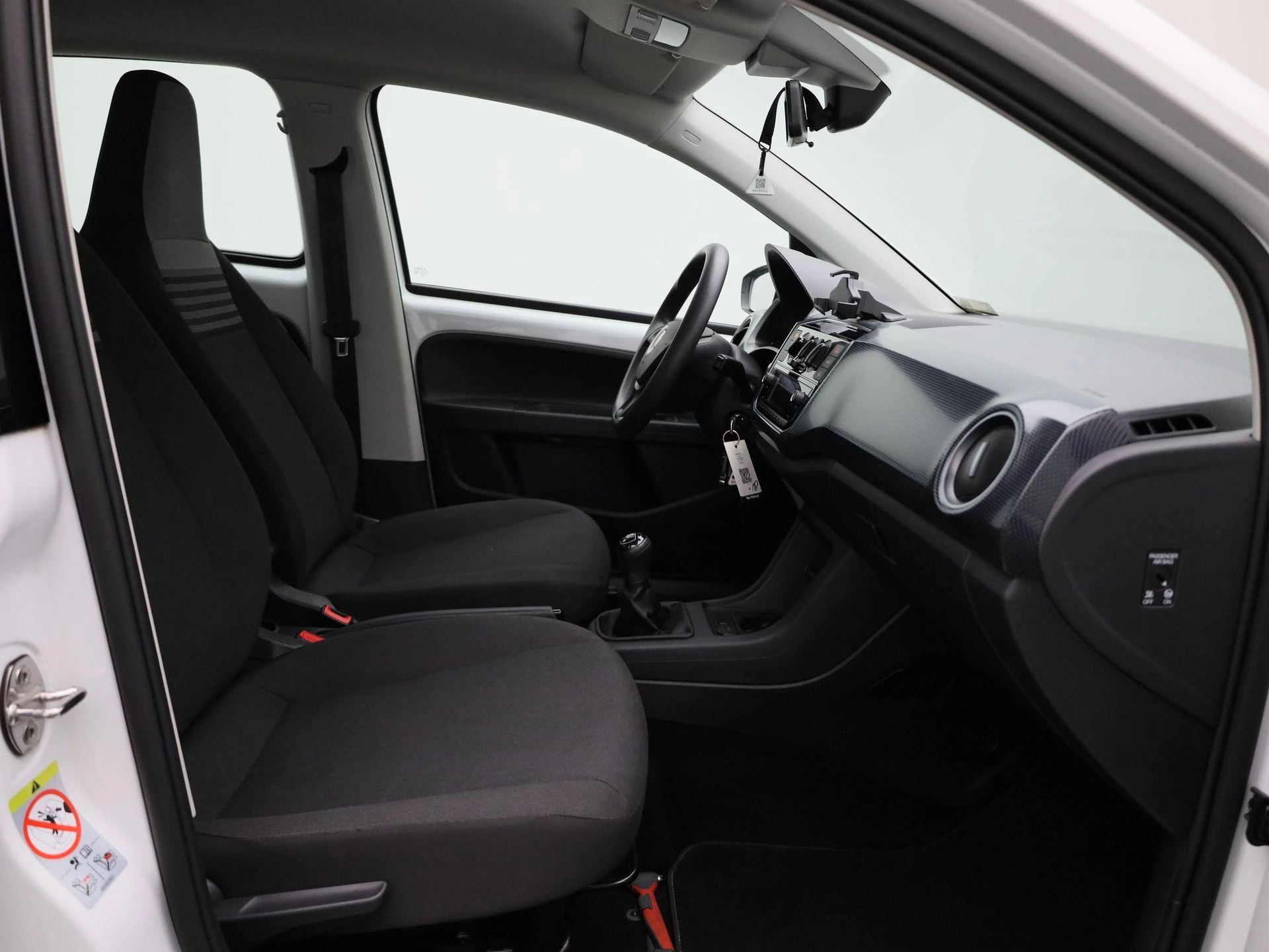 Volkswagen-up!-image-24