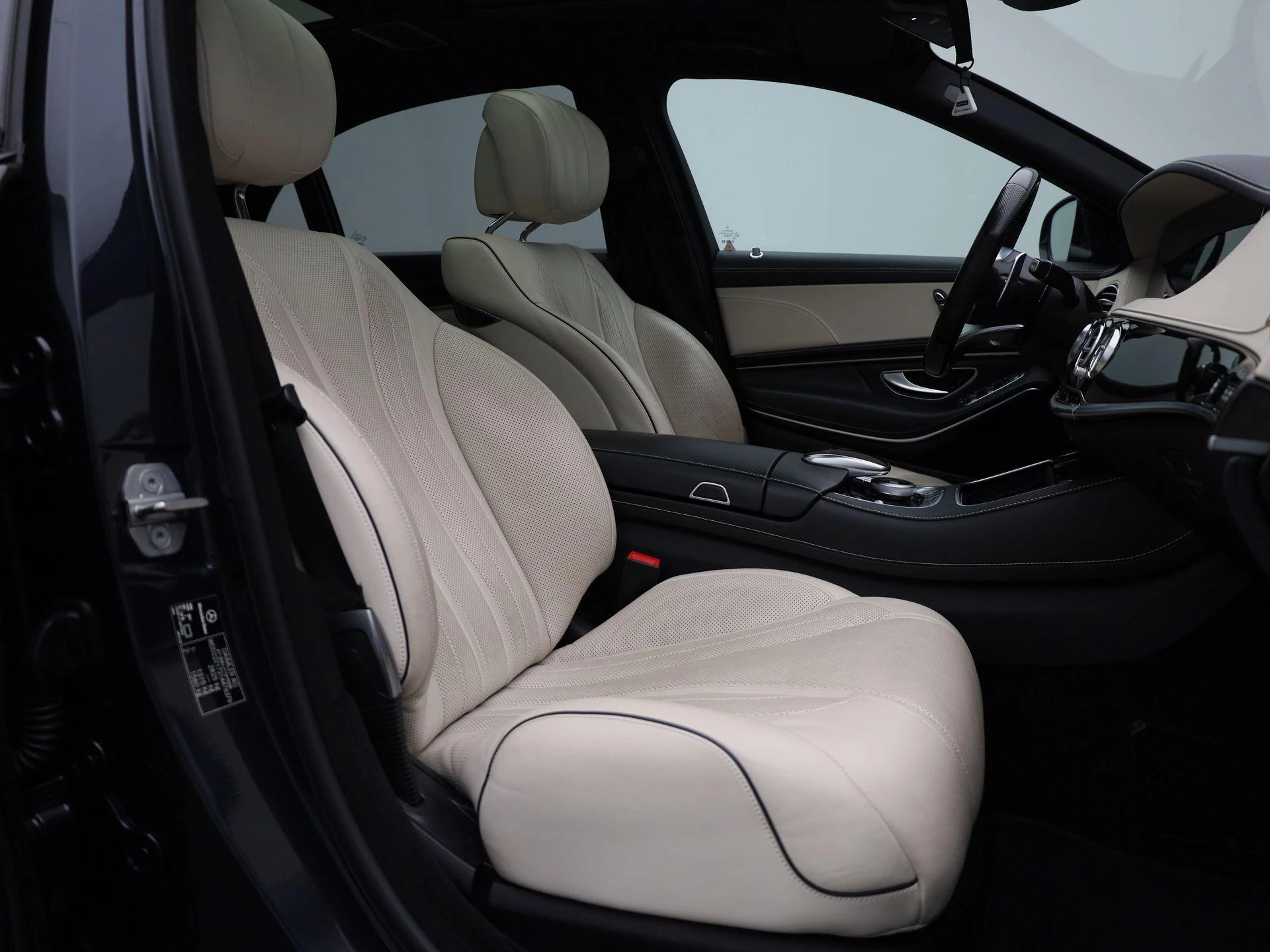 Mercedes-Benz-S-Klasse-image-48