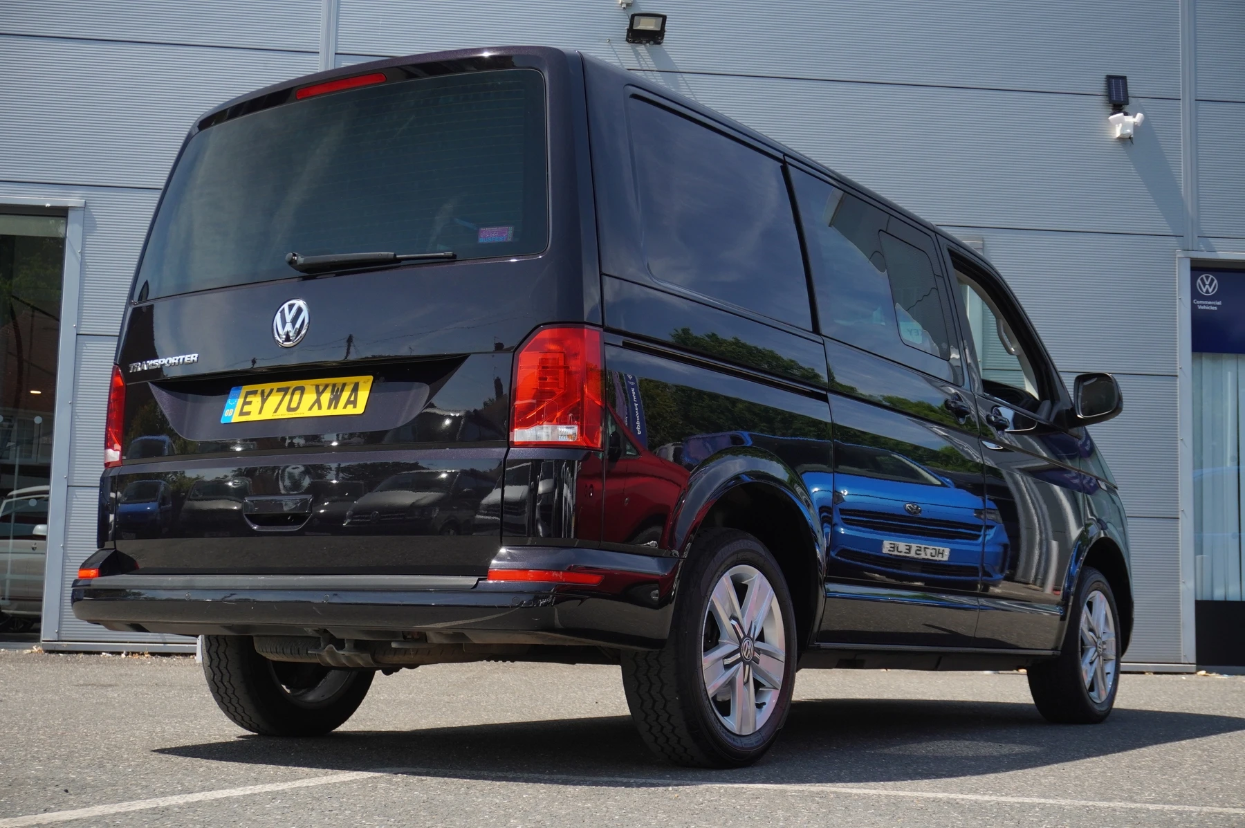 Volkswagen-Transporter-image-20