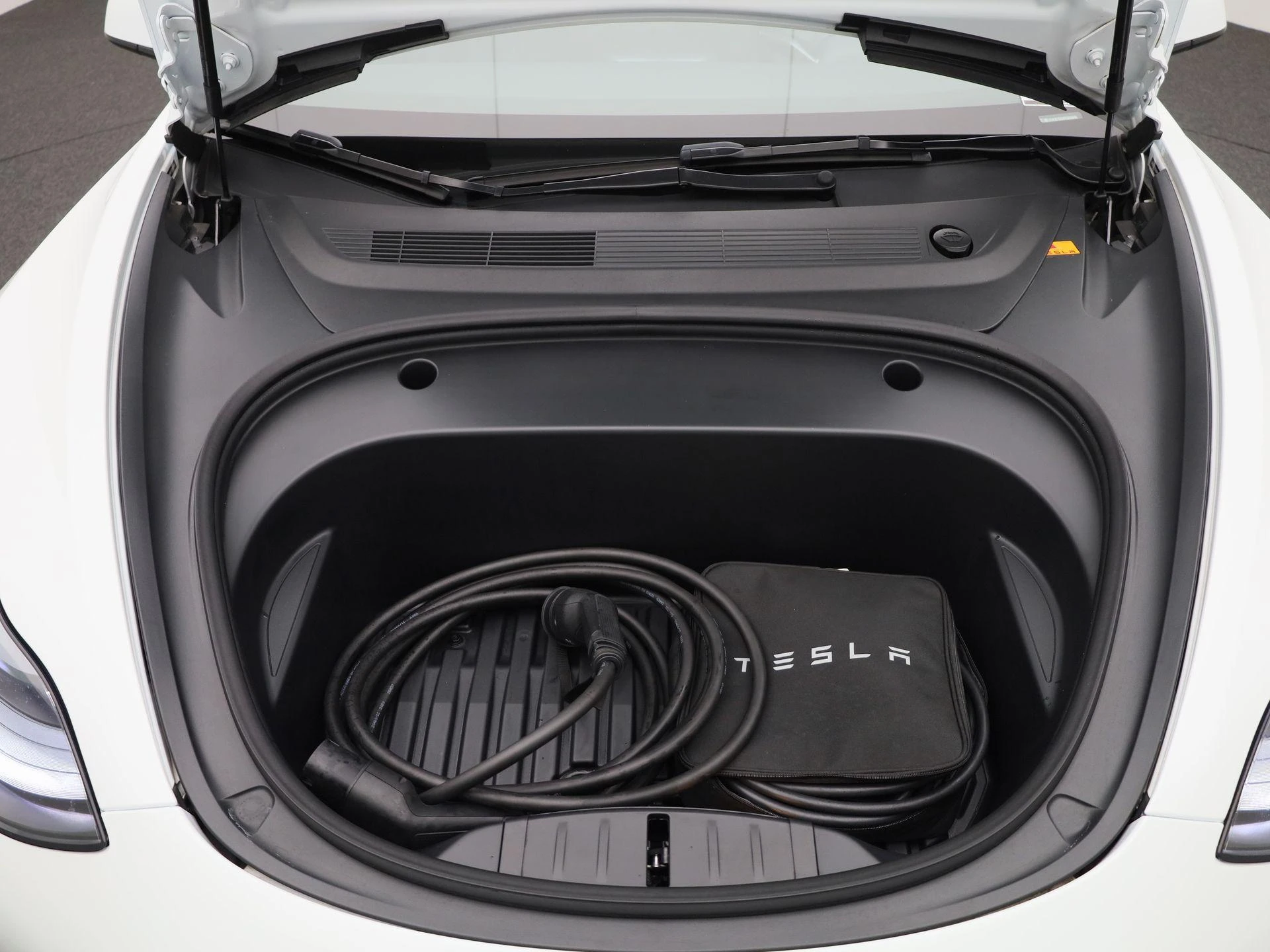 Tesla-Model 3-image-35