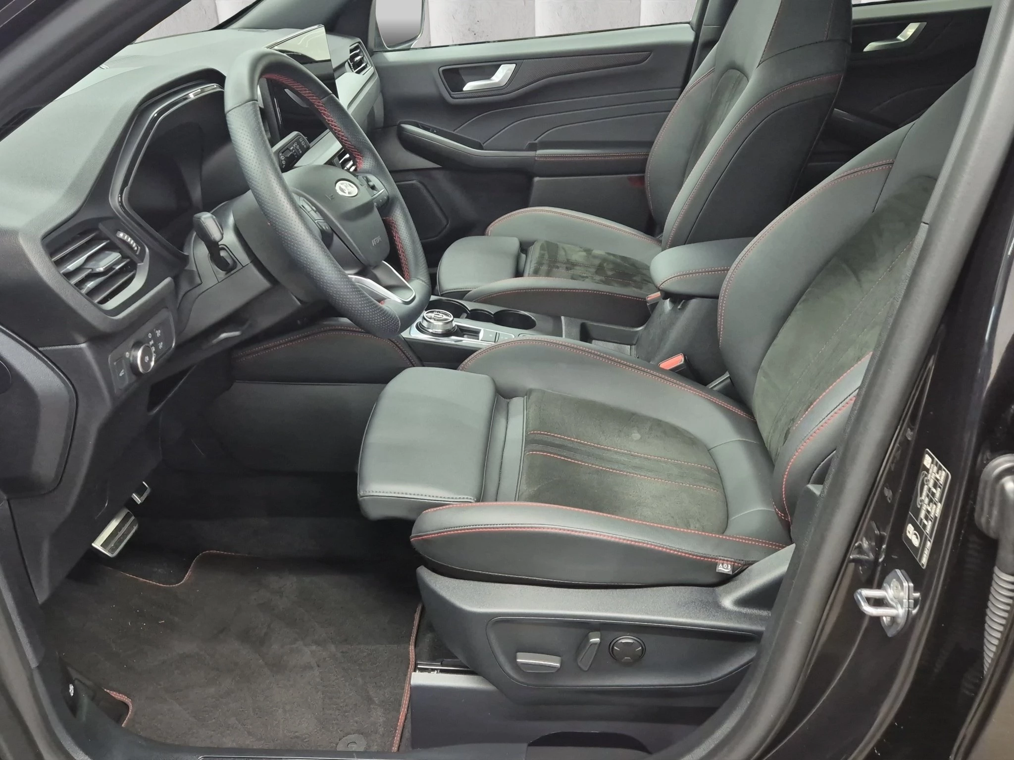 Ford Kuga ST-Line X Aut.*PANO*AHK*360GRAD*LED-MATRIX*NAVI*GRA*WINTER-PKT..
