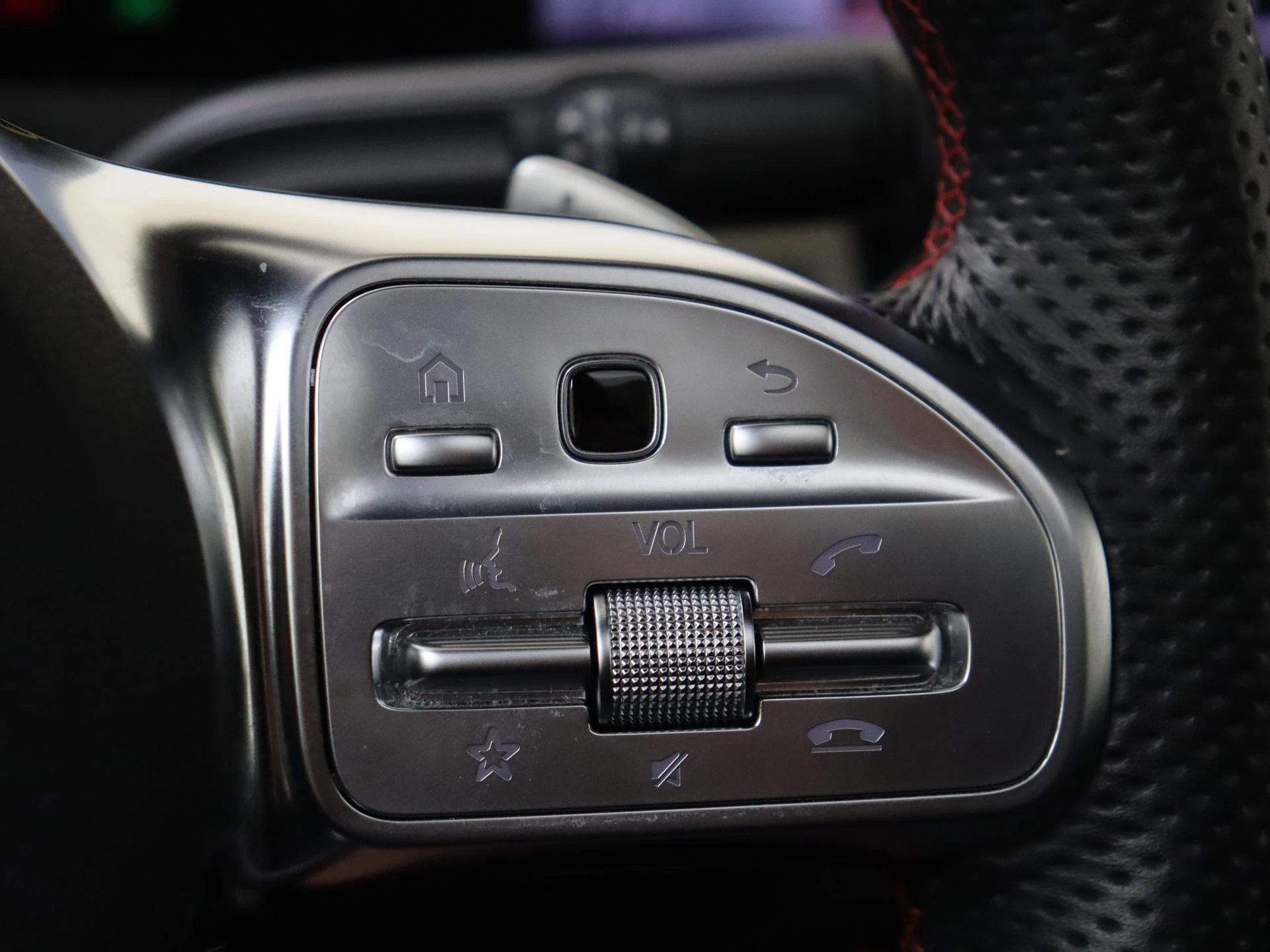 Mercedes-Benz-CLA-image-13