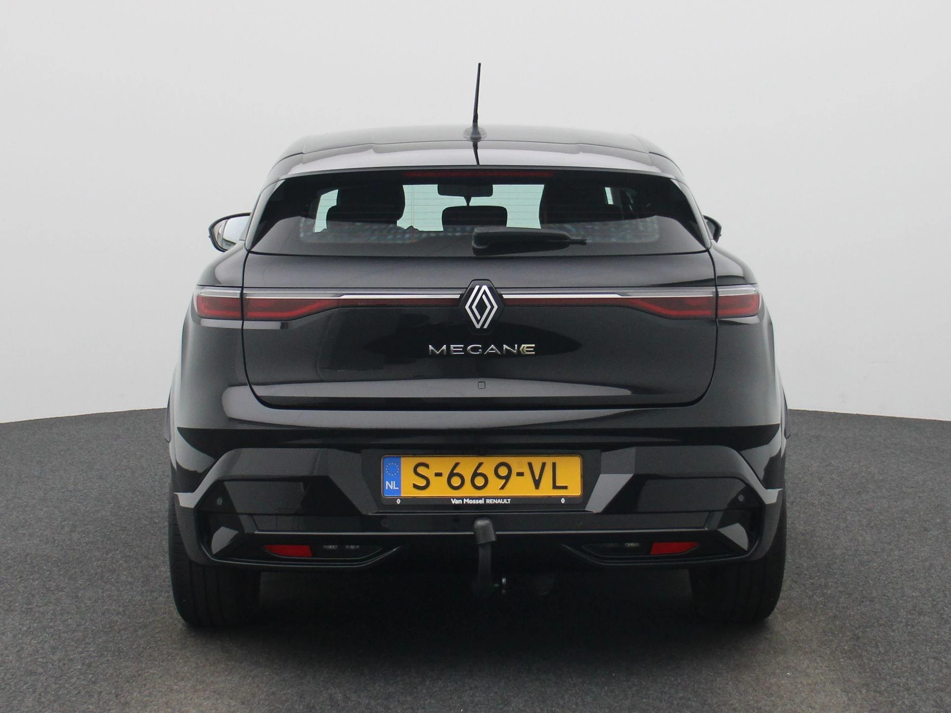 Renault-Megane E-Tech-image-4