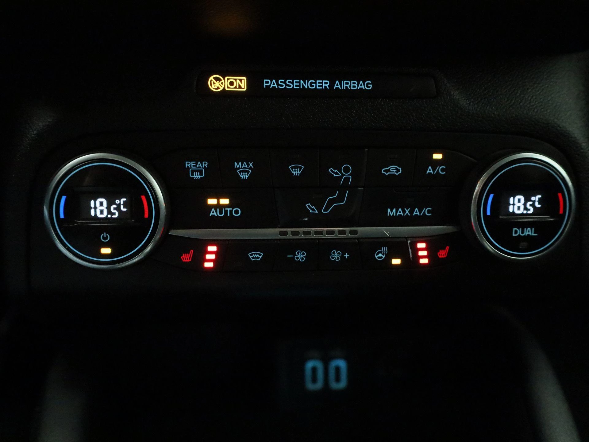 Ford Focus Wagon 1.0 EcoBoost Titanium X Business