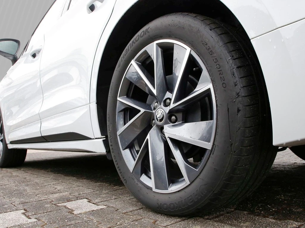Škoda-Enyaq iV-image-4