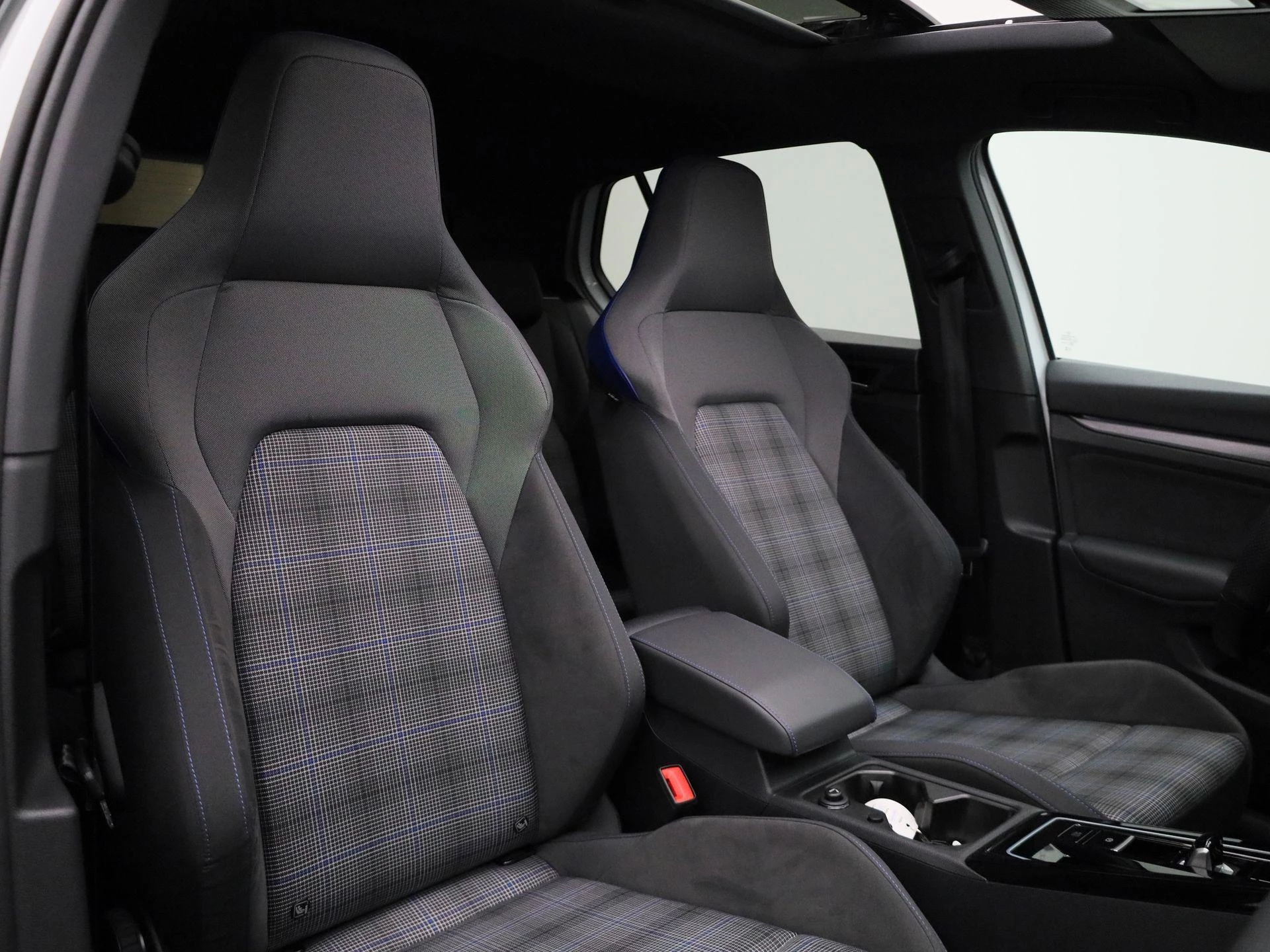 Volkswagen-Golf-image-46