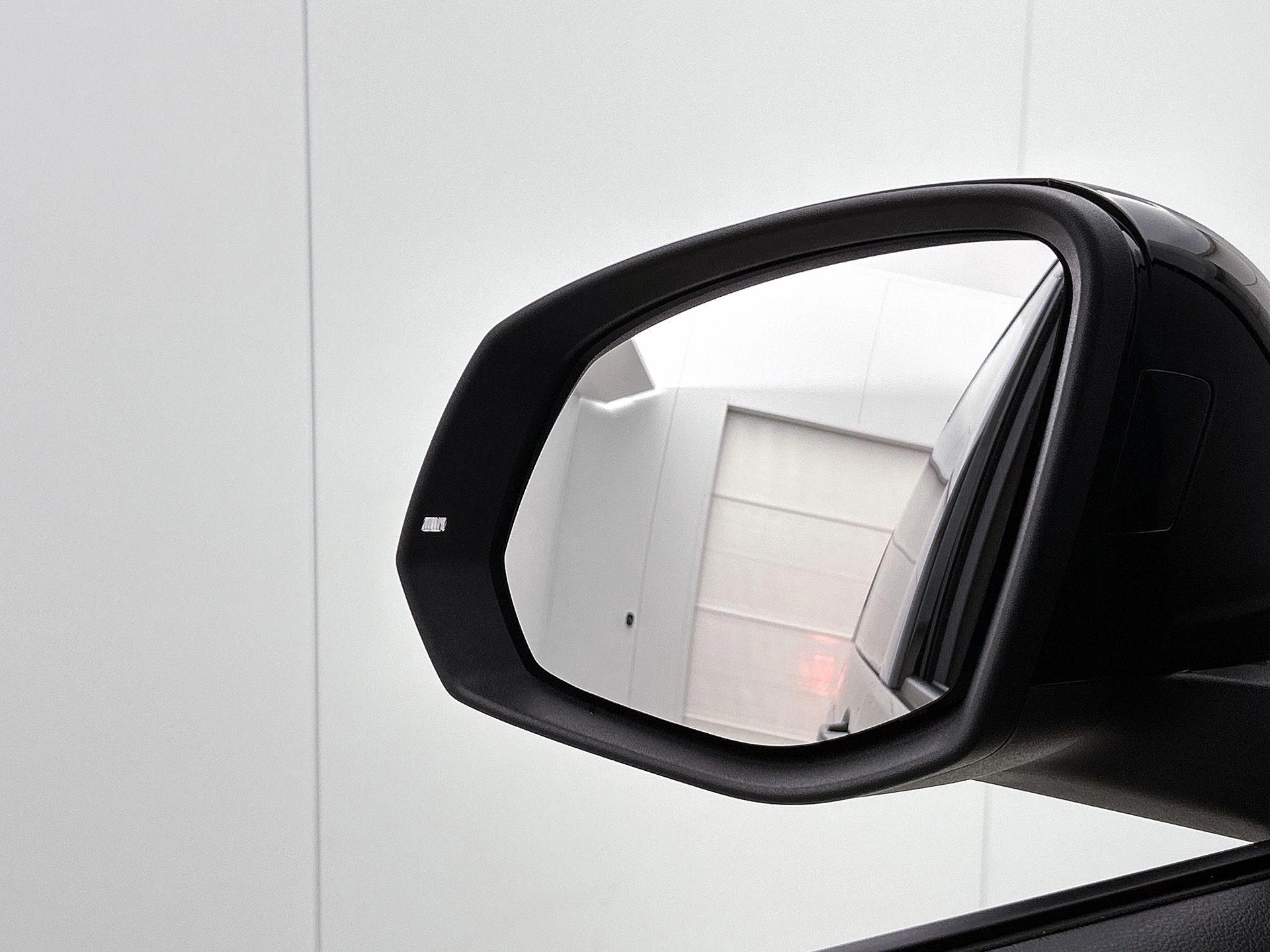 Volkswagen-Multivan-image-16