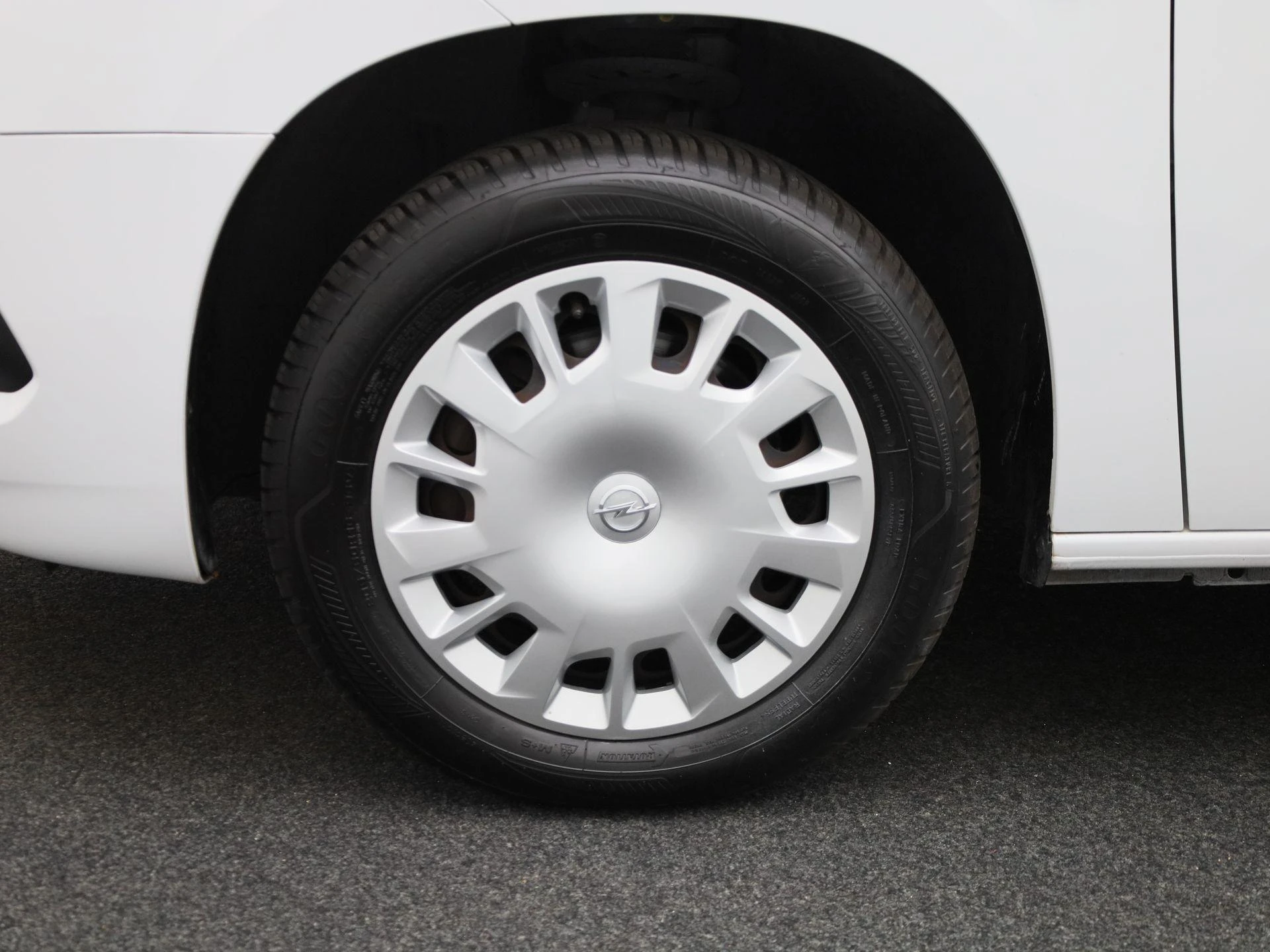 Opel-Combo Life-image-12