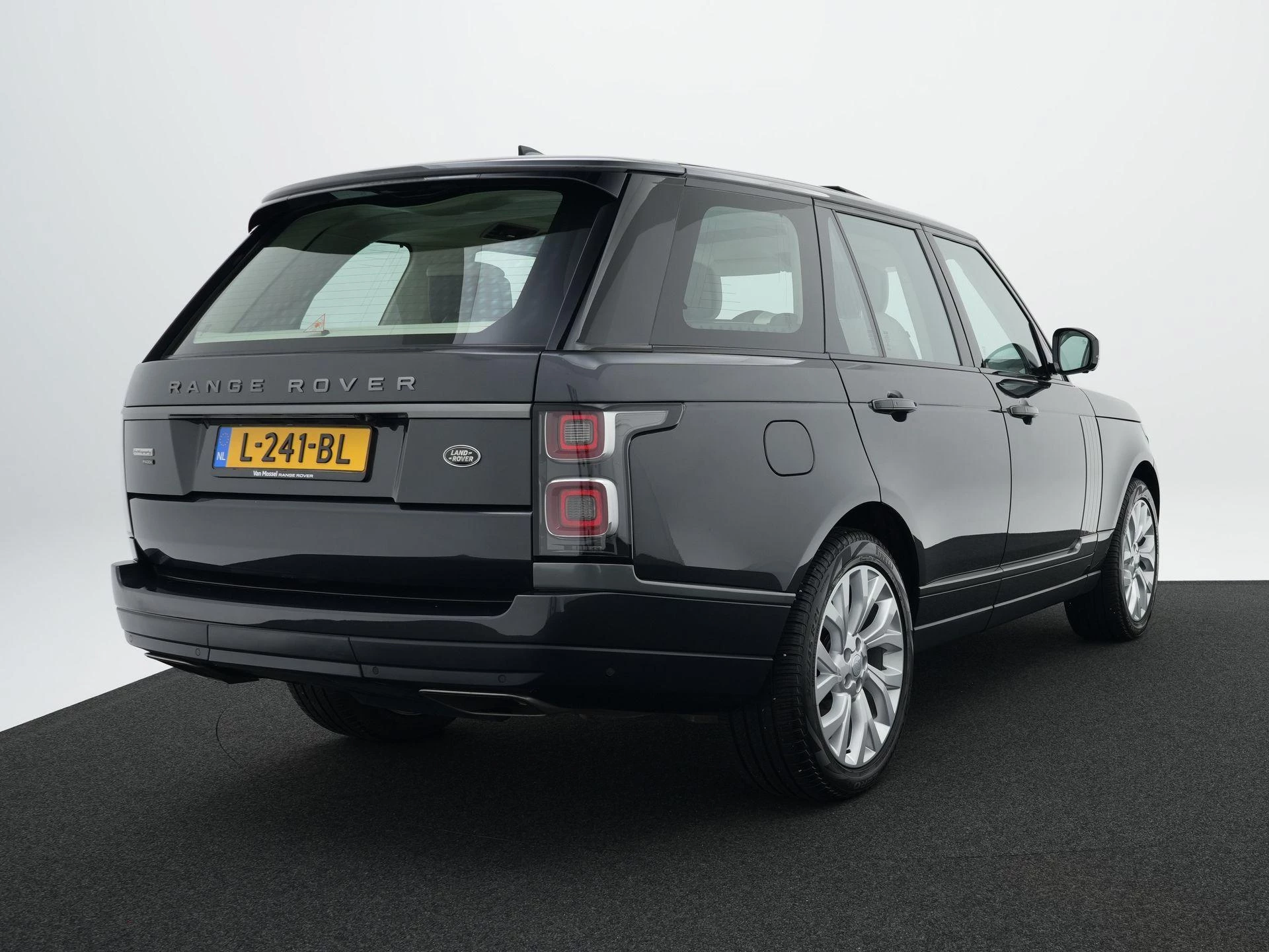 Land Rover-Range Rover-image-11