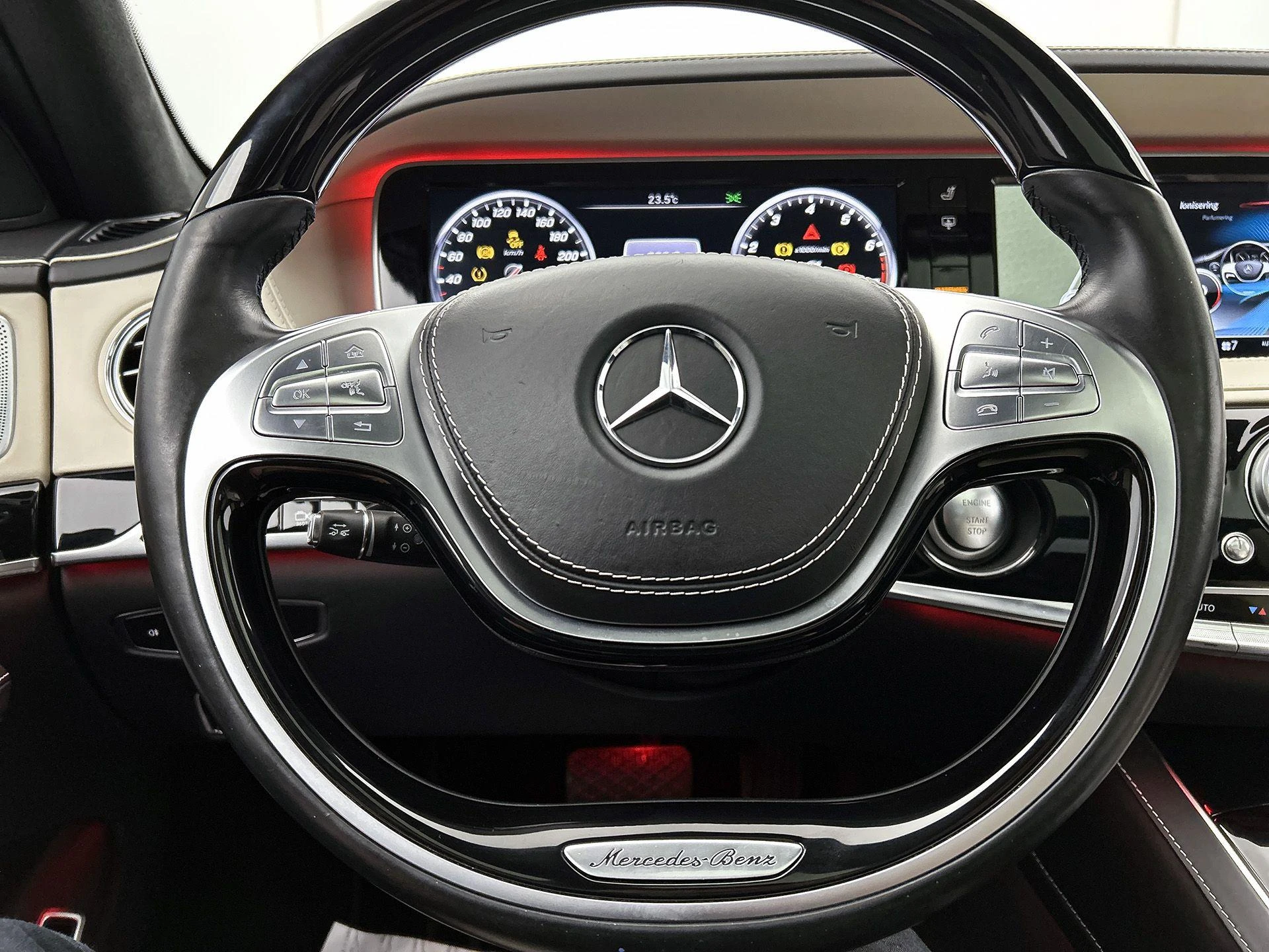 Mercedes-Benz-S-Klasse-image-36