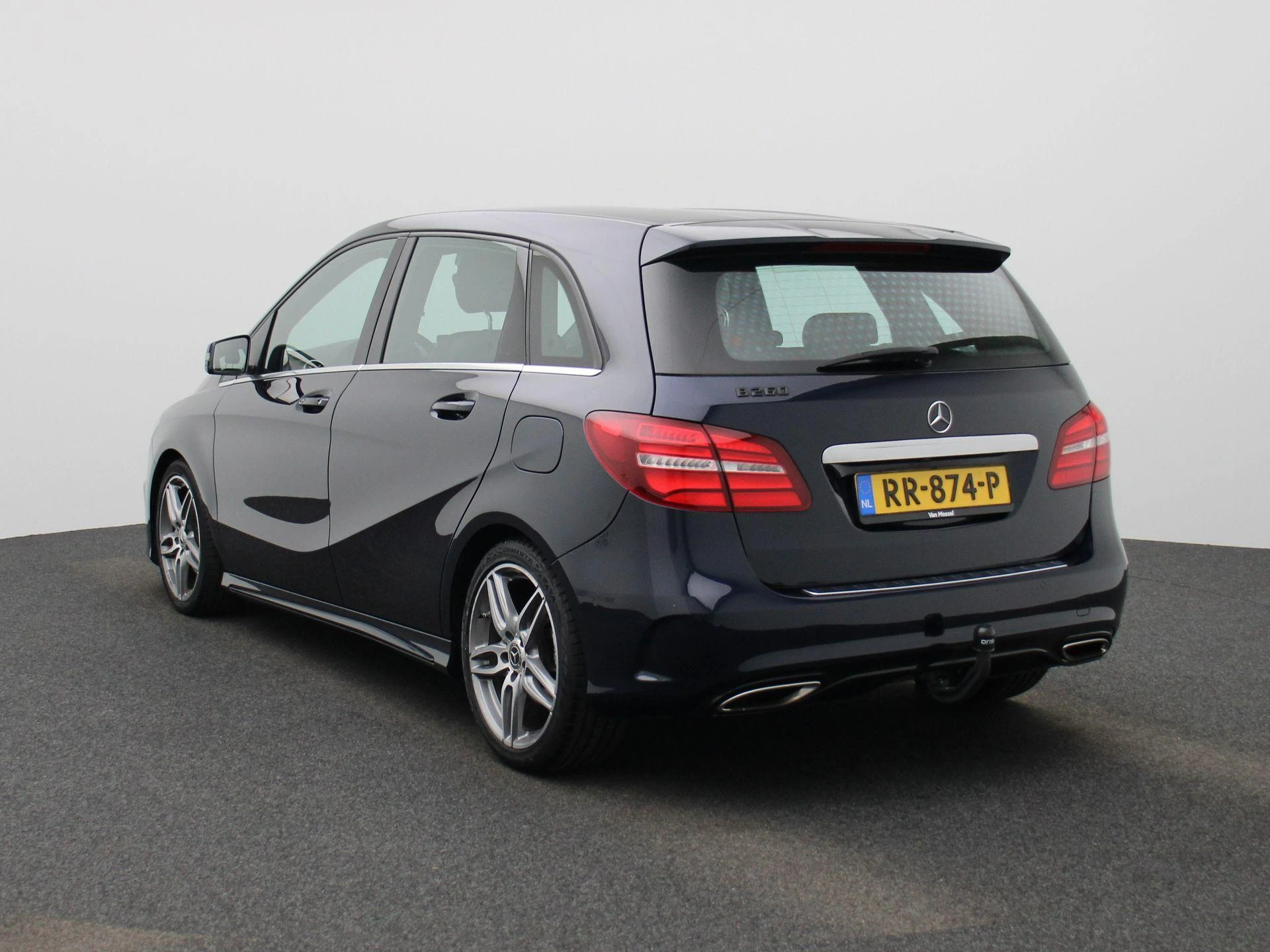 Mercedes-Benz-B-Klasse-image-1