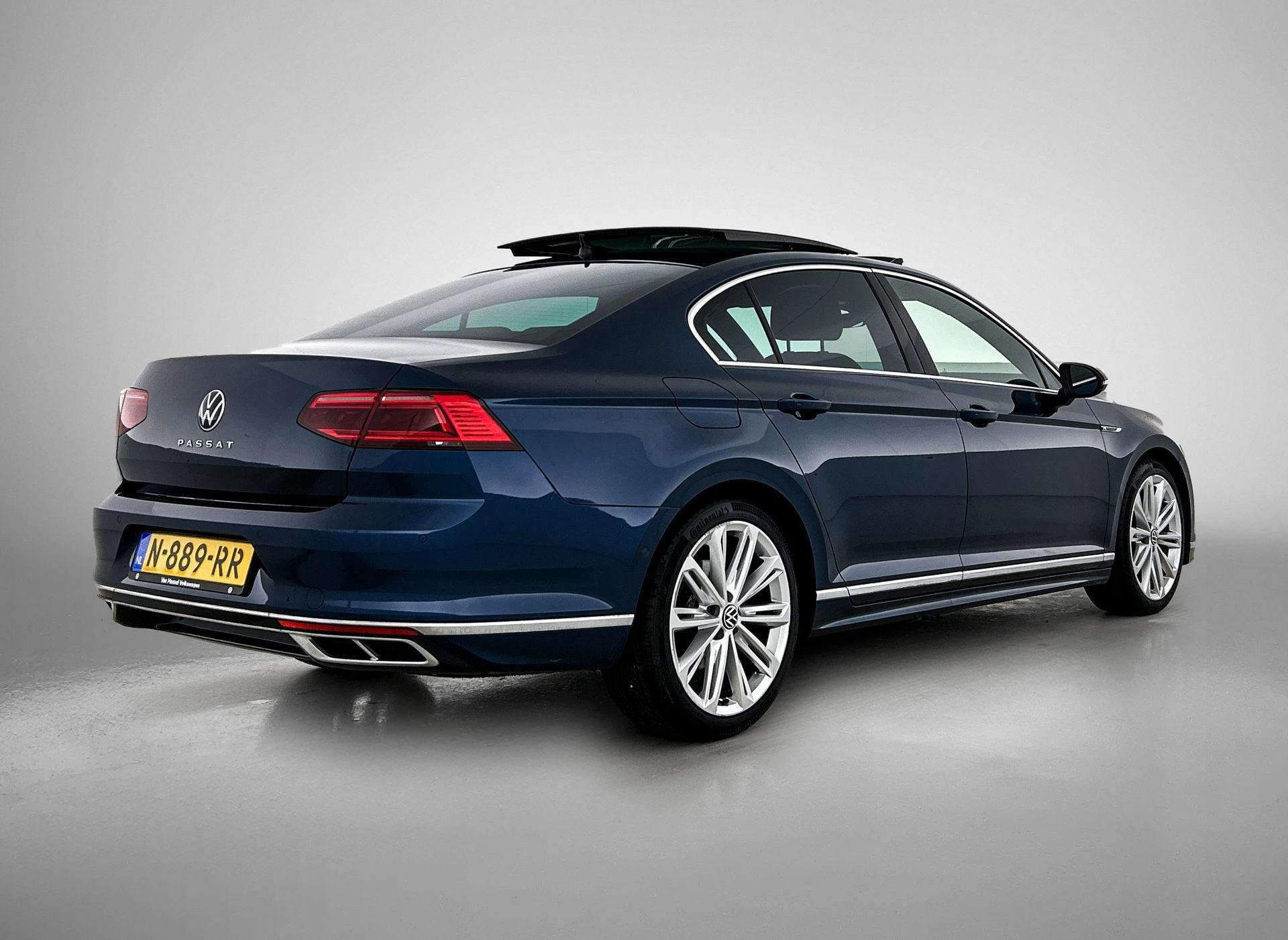 Volkswagen-Passat-image-3