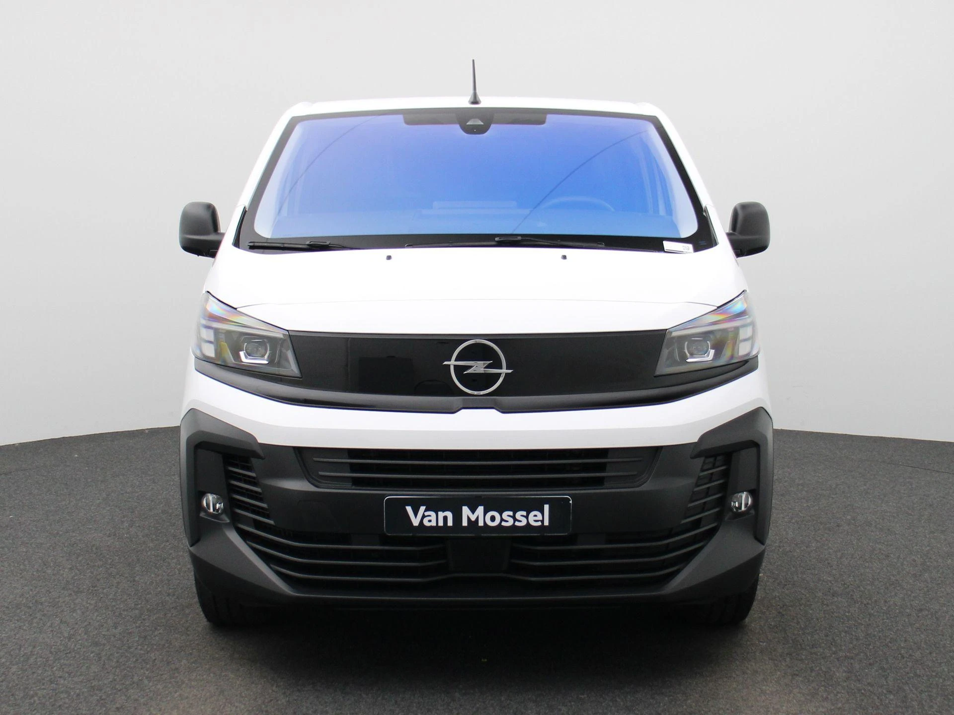 Opel-Vivaro-image-2