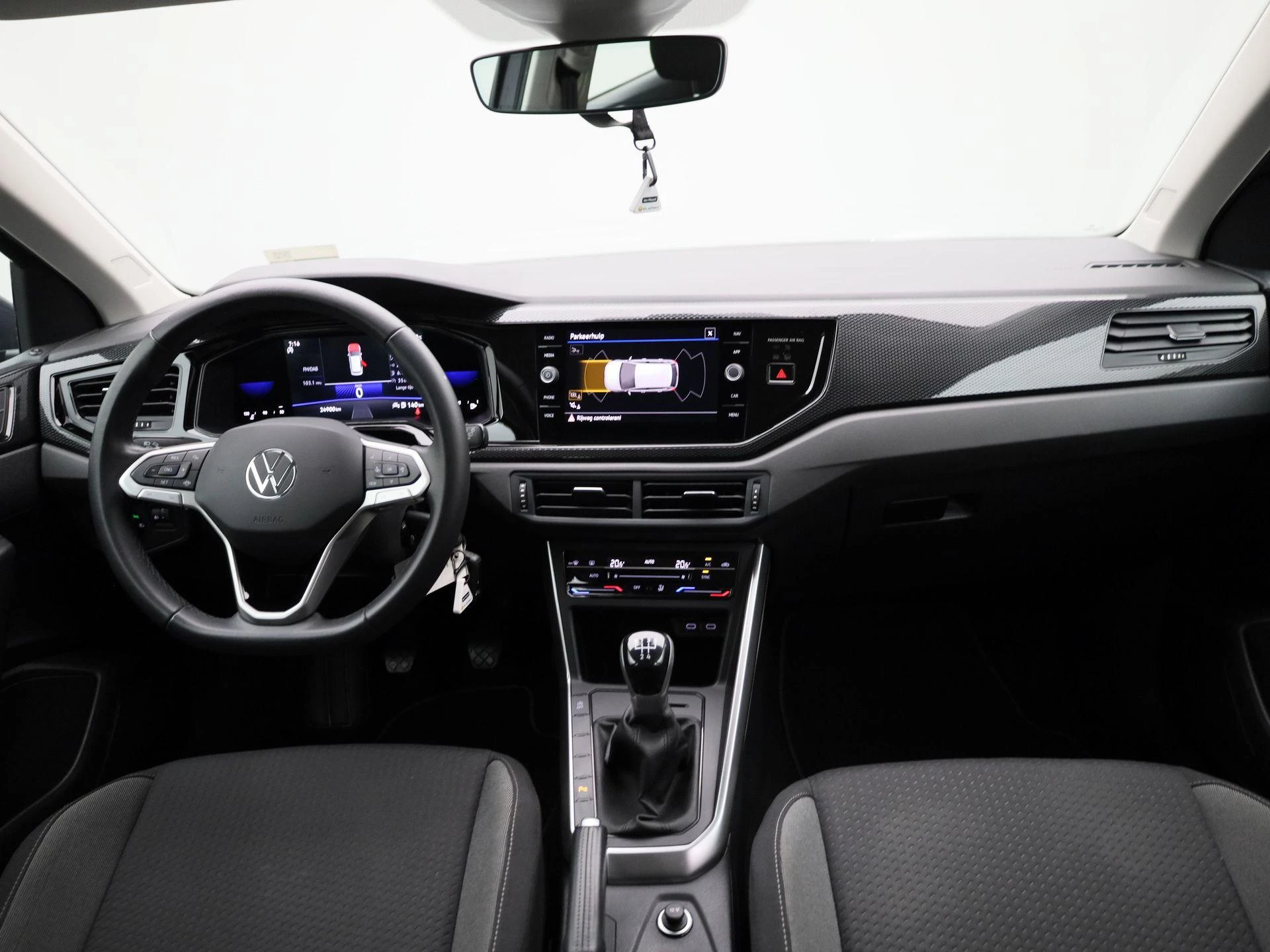 Volkswagen-Polo-image-35