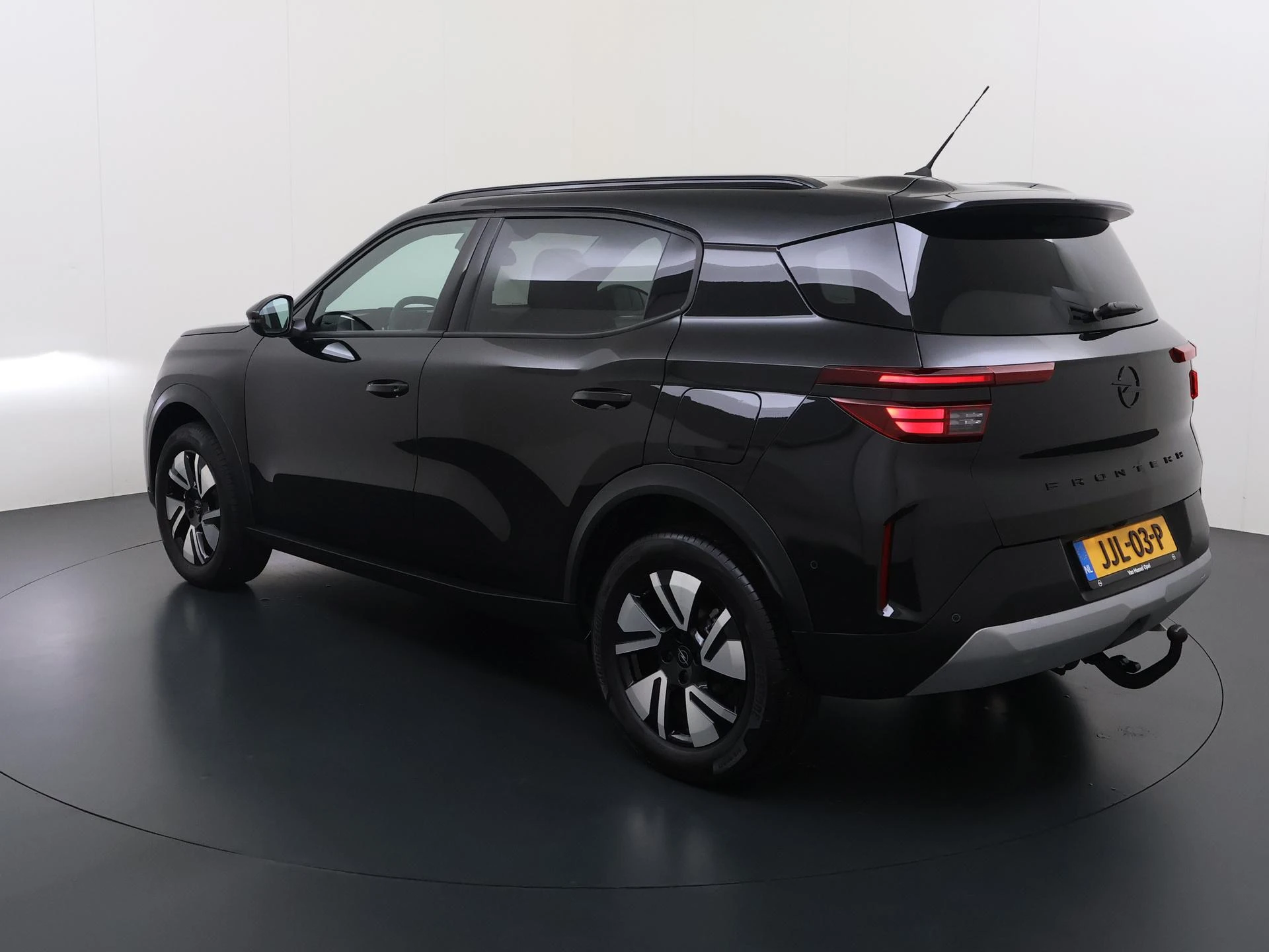 Opel-Frontera-image-1