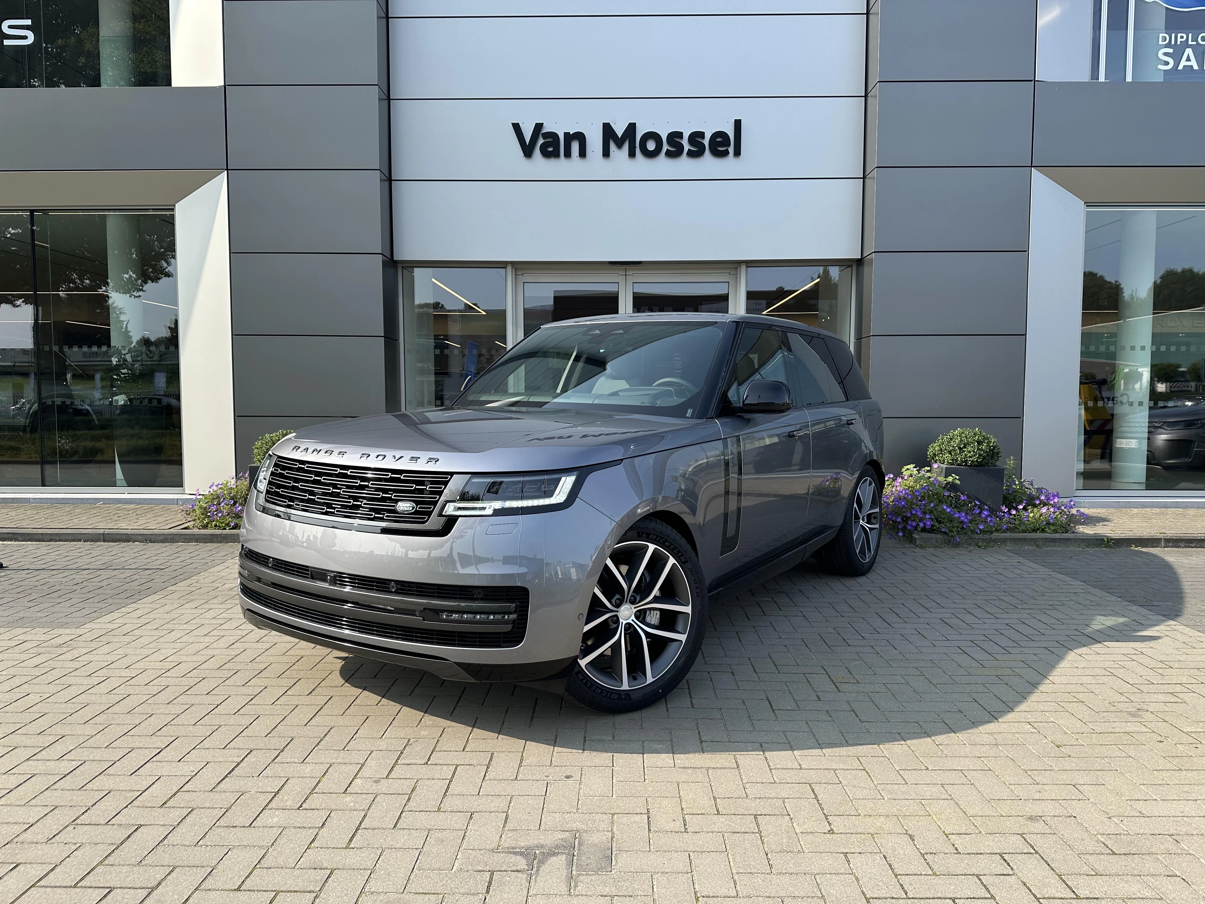 Land Rover-Range Rover-image-0