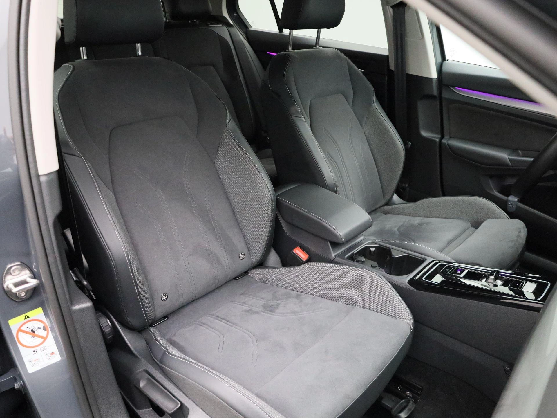 Volkswagen-Golf-image-44