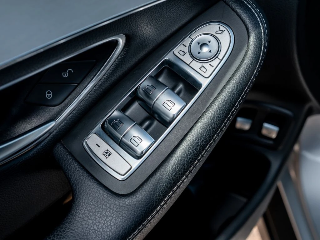 Mercedes-Benz-GLC 250 d-image-13