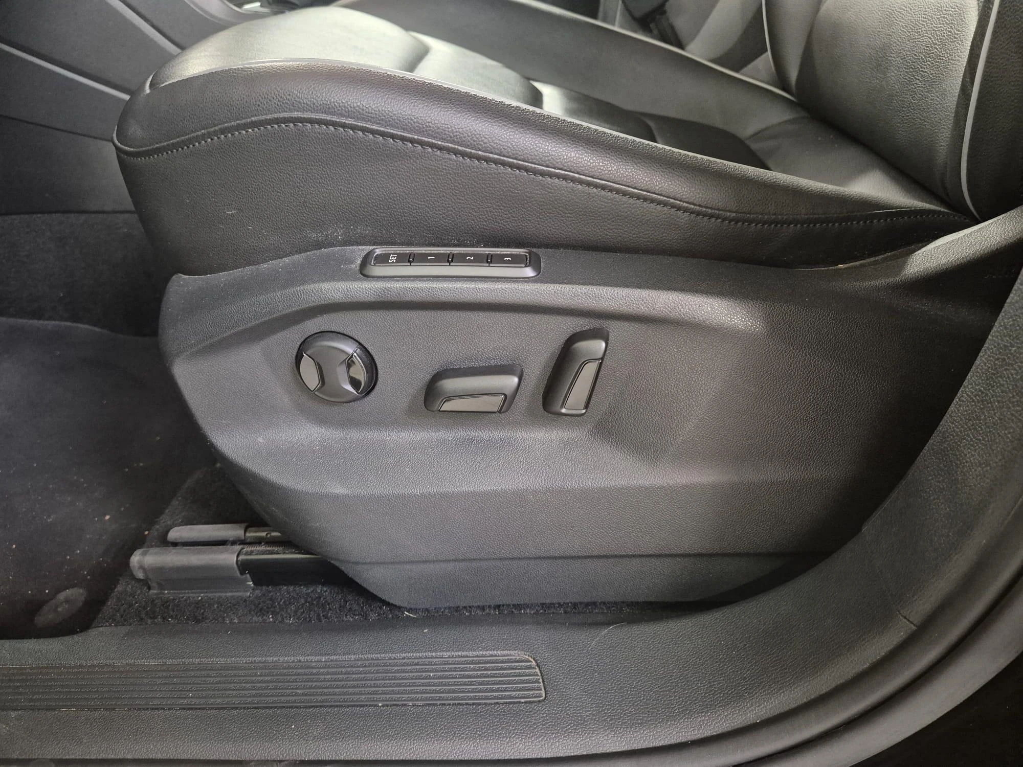 Volkswagen-Tiguan-image-14
