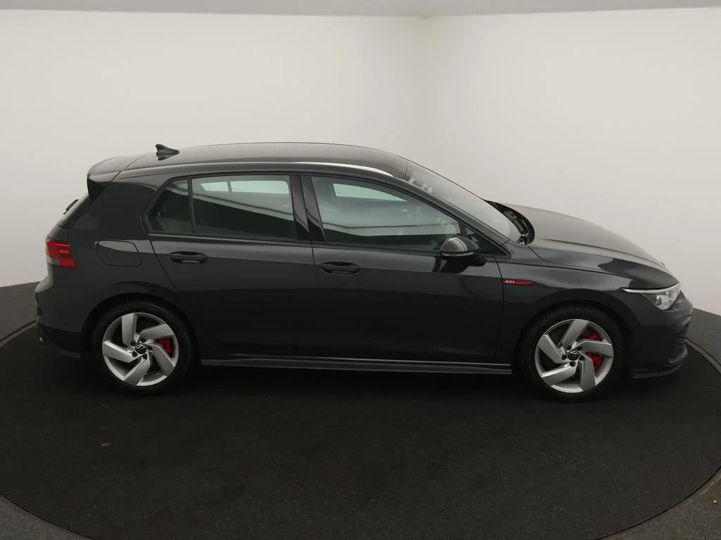 Volkswagen-Golf-image-9