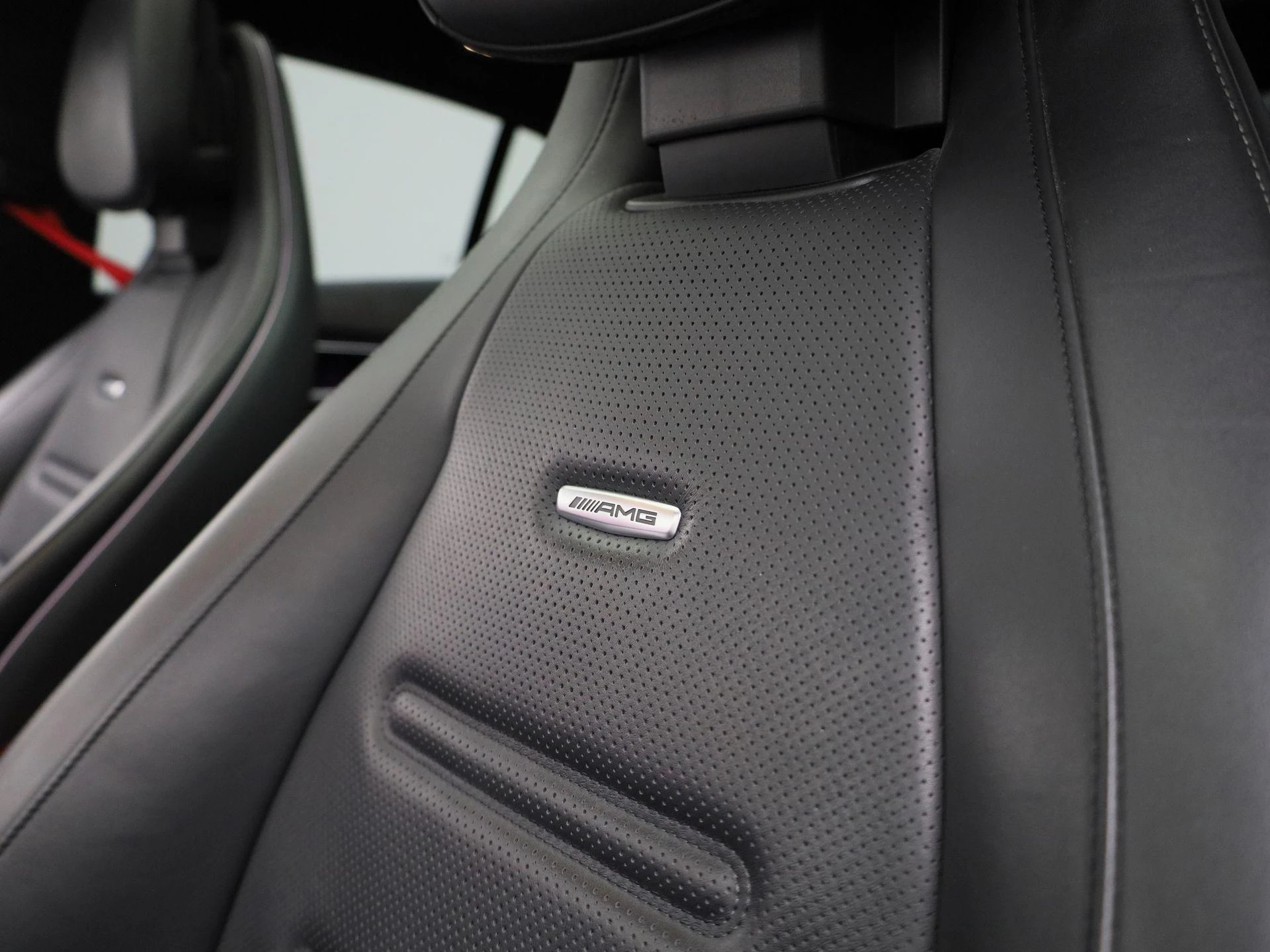 Mercedes-Benz-EQE-image-47