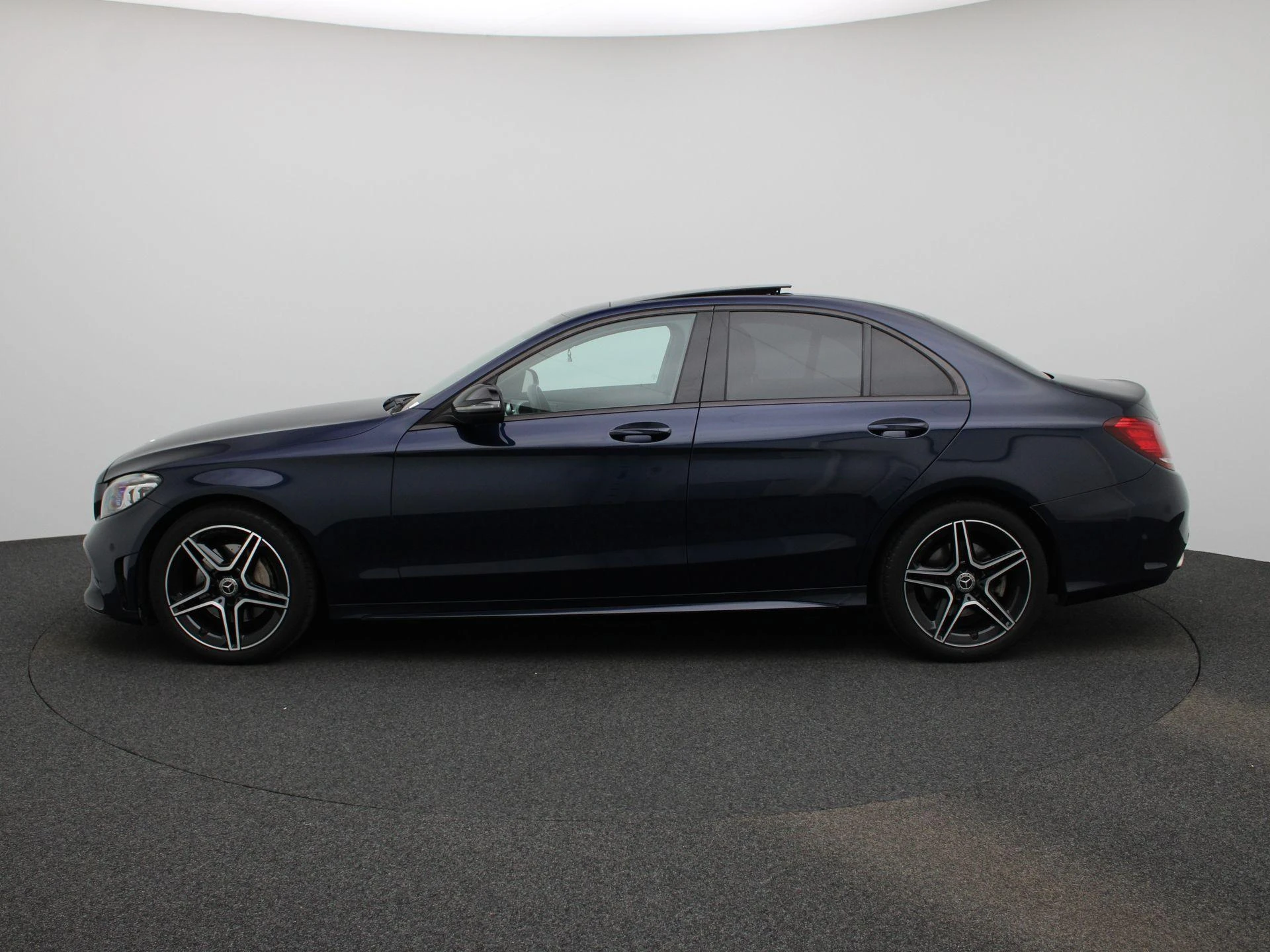 Mercedes-Benz-C-Klasse-image-3