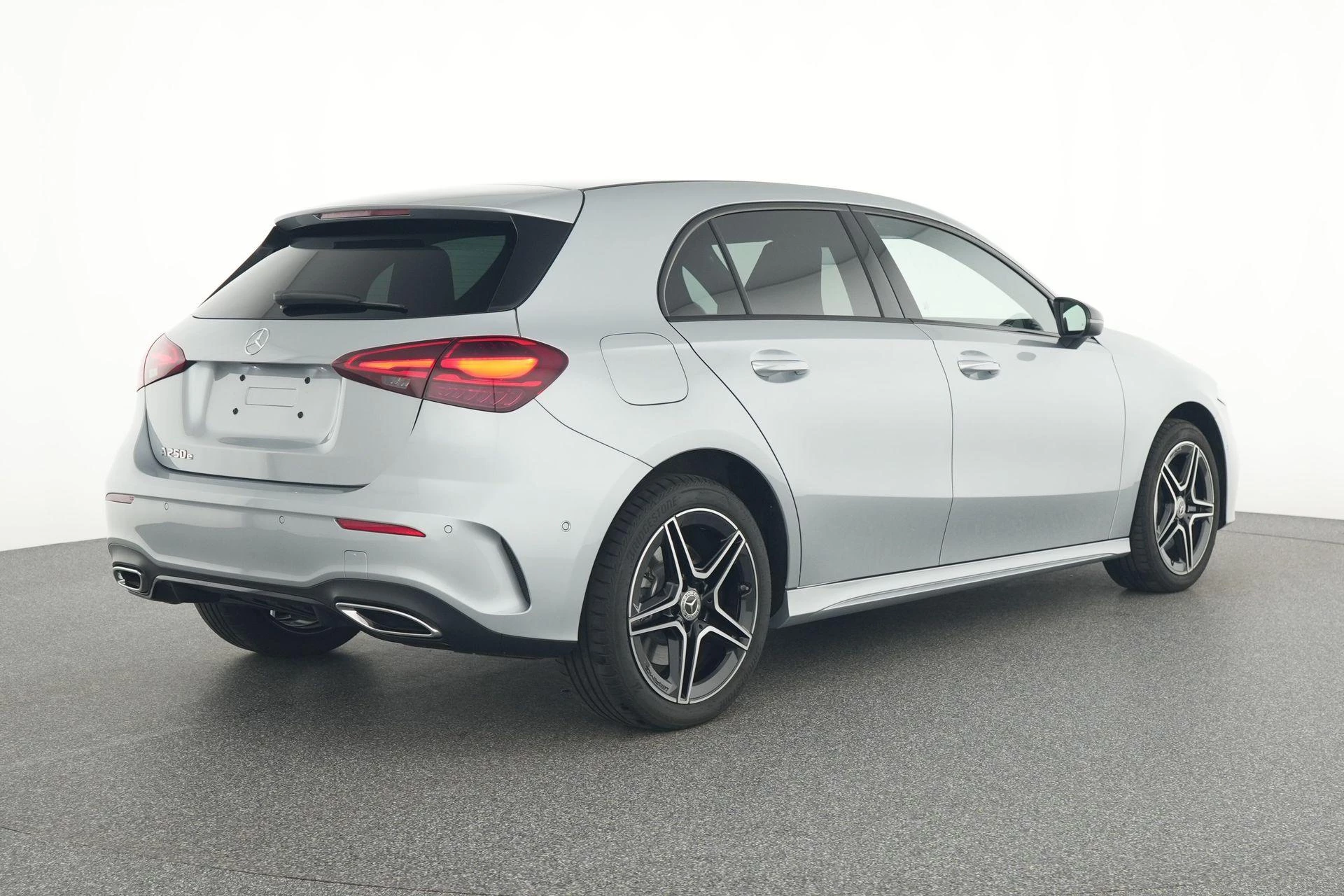Mercedes-Benz A-Klasse 250 e AMG Line + PANO DAK + NIGHTPAKKET + CARPLAY +