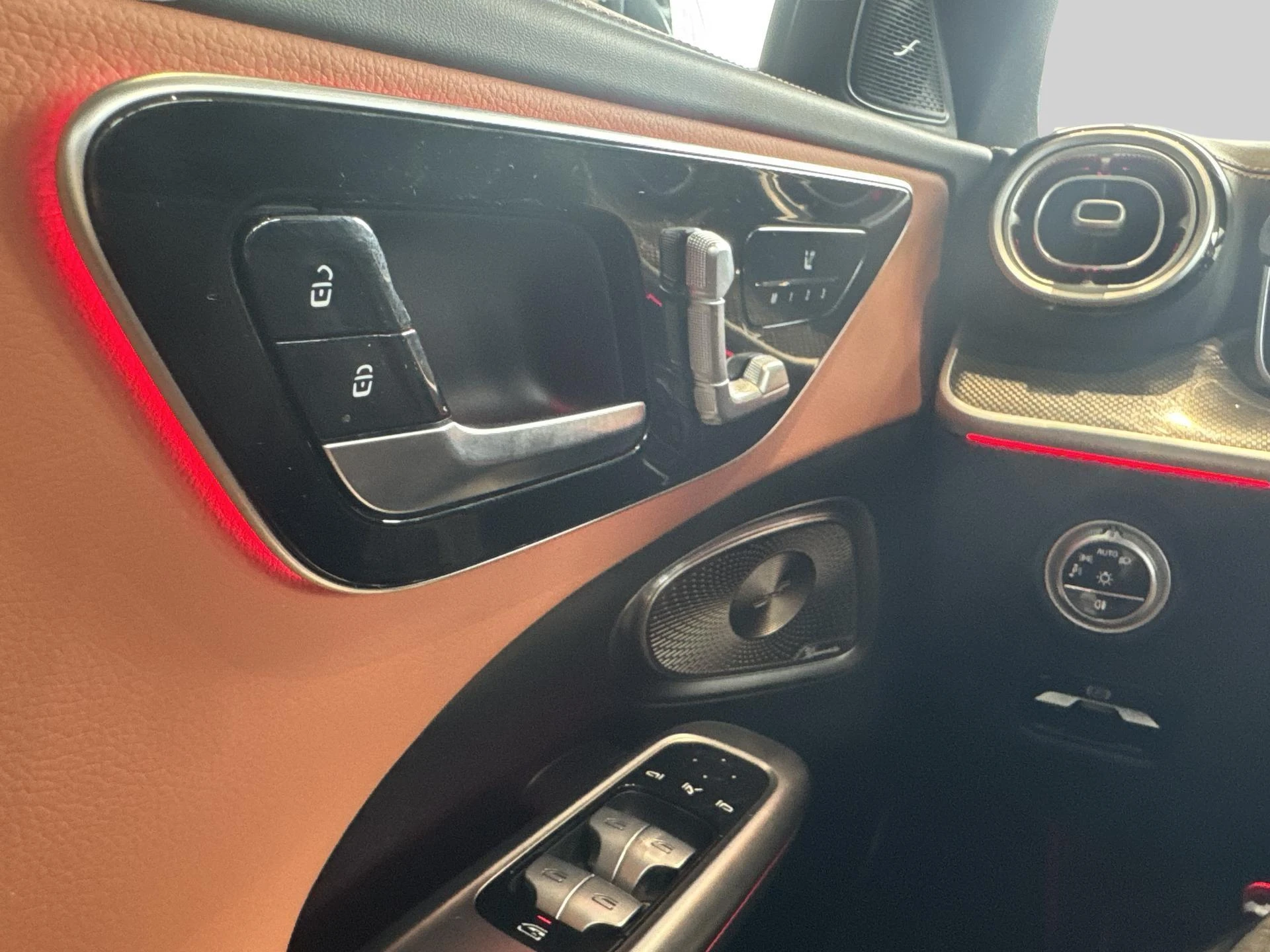 Mercedes-Benz-C-Klasse-image-15