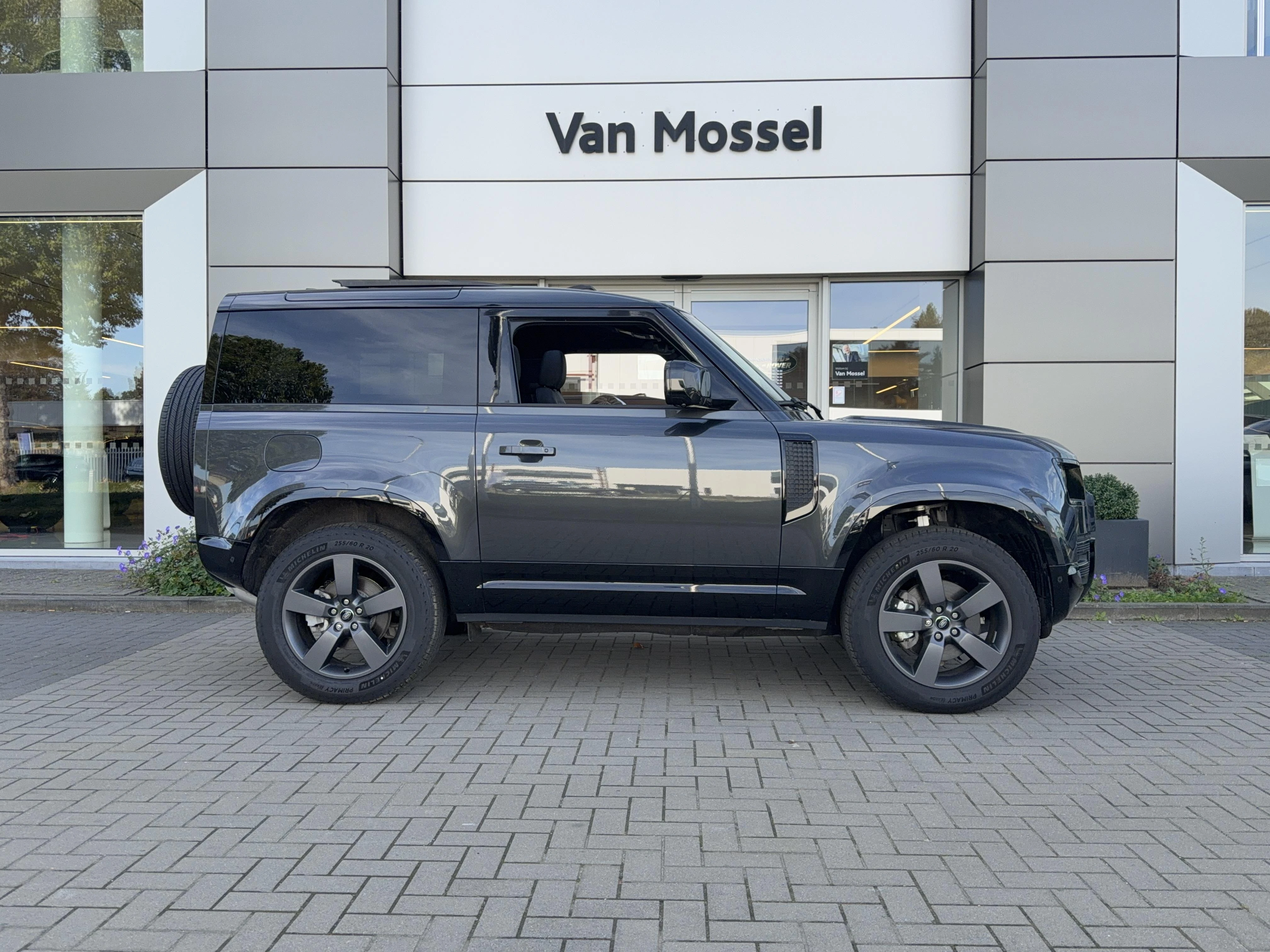 Land Rover-Defender-image-2