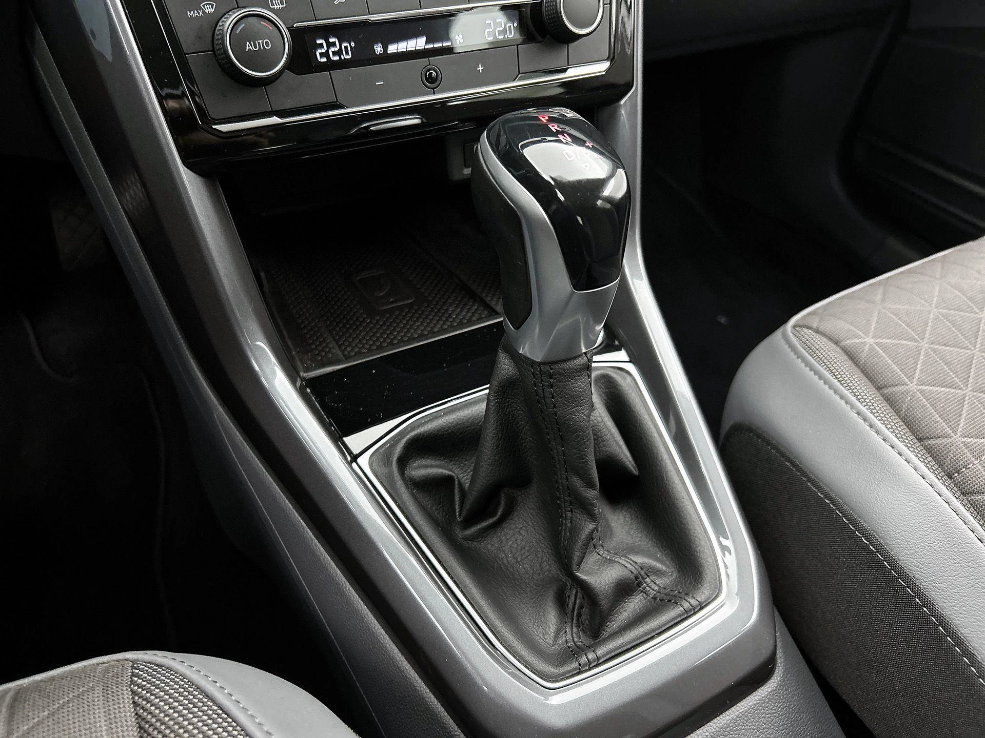 Volkswagen-T-Cross-image-9