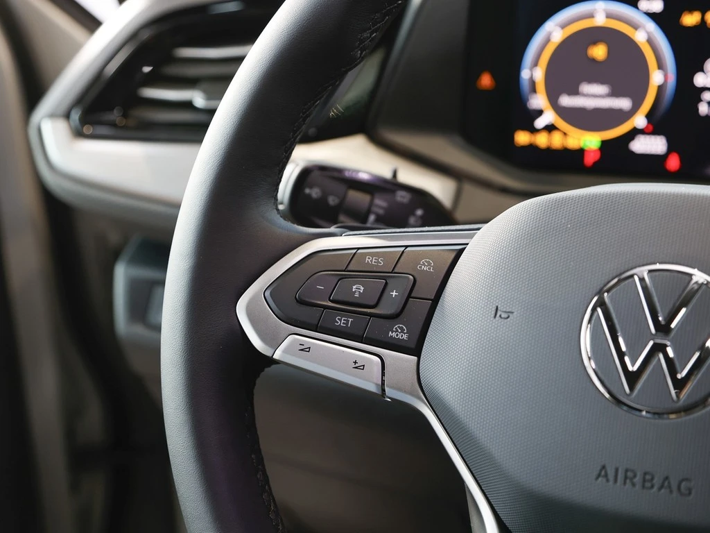 Volkswagen-Multivan-image-13