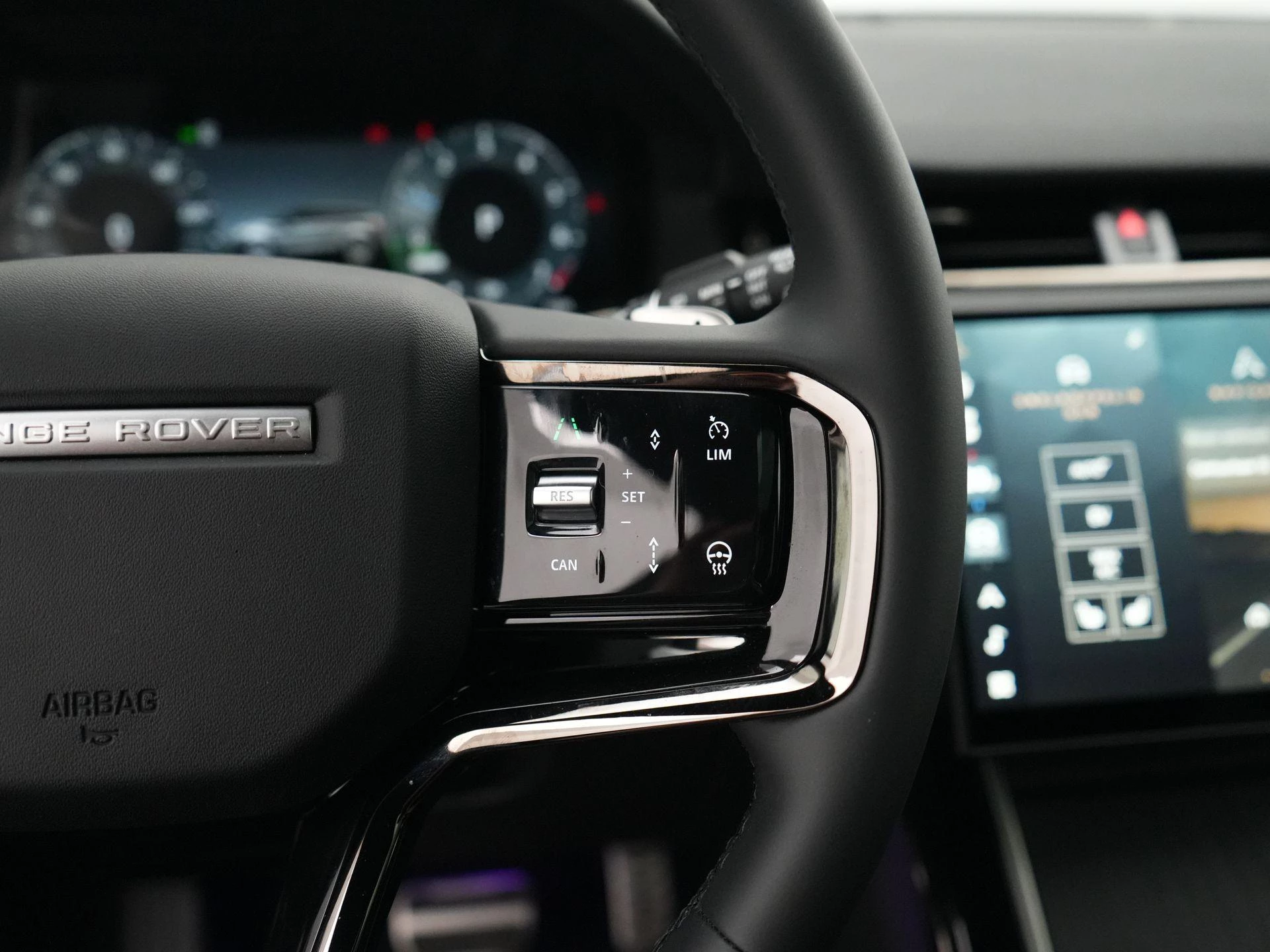 Land Rover-Range Rover Evoque-image-14