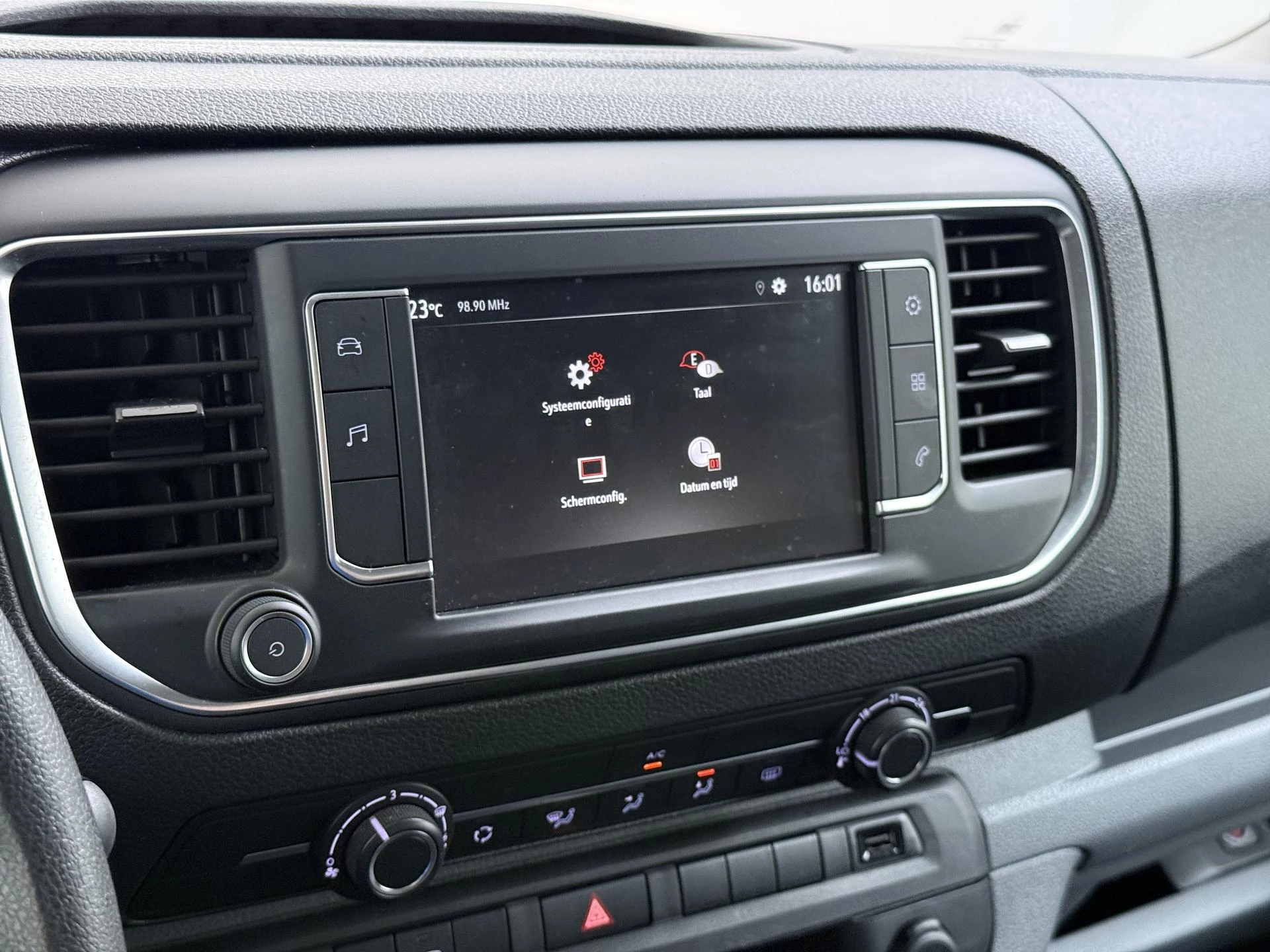 Opel-Vivaro-image-20