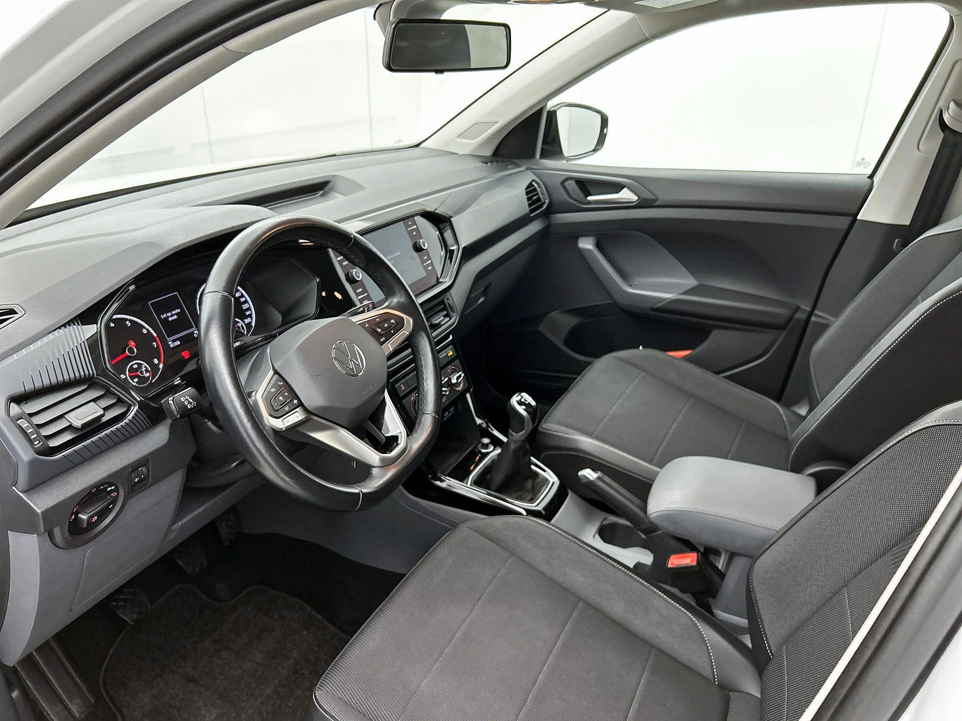 Volkswagen-T-Cross-image-12