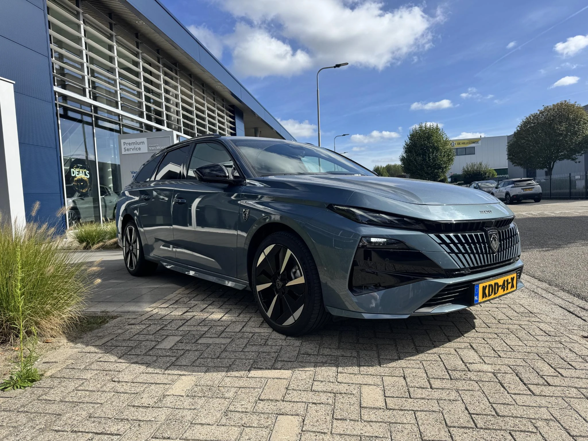 Peugeot-e-308-image-2